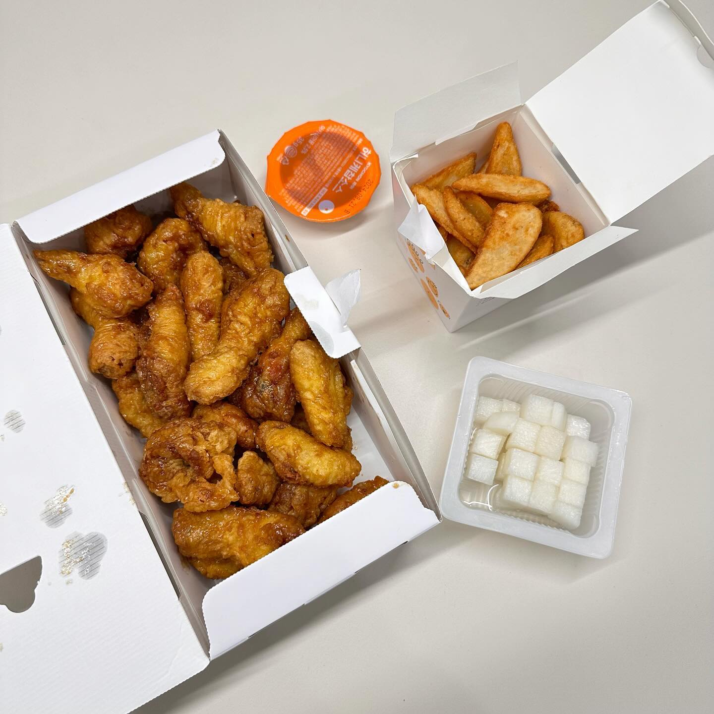 #첫줄👋 

이사하고 짐정리하고 #교촌치킨 맛나다 🥰