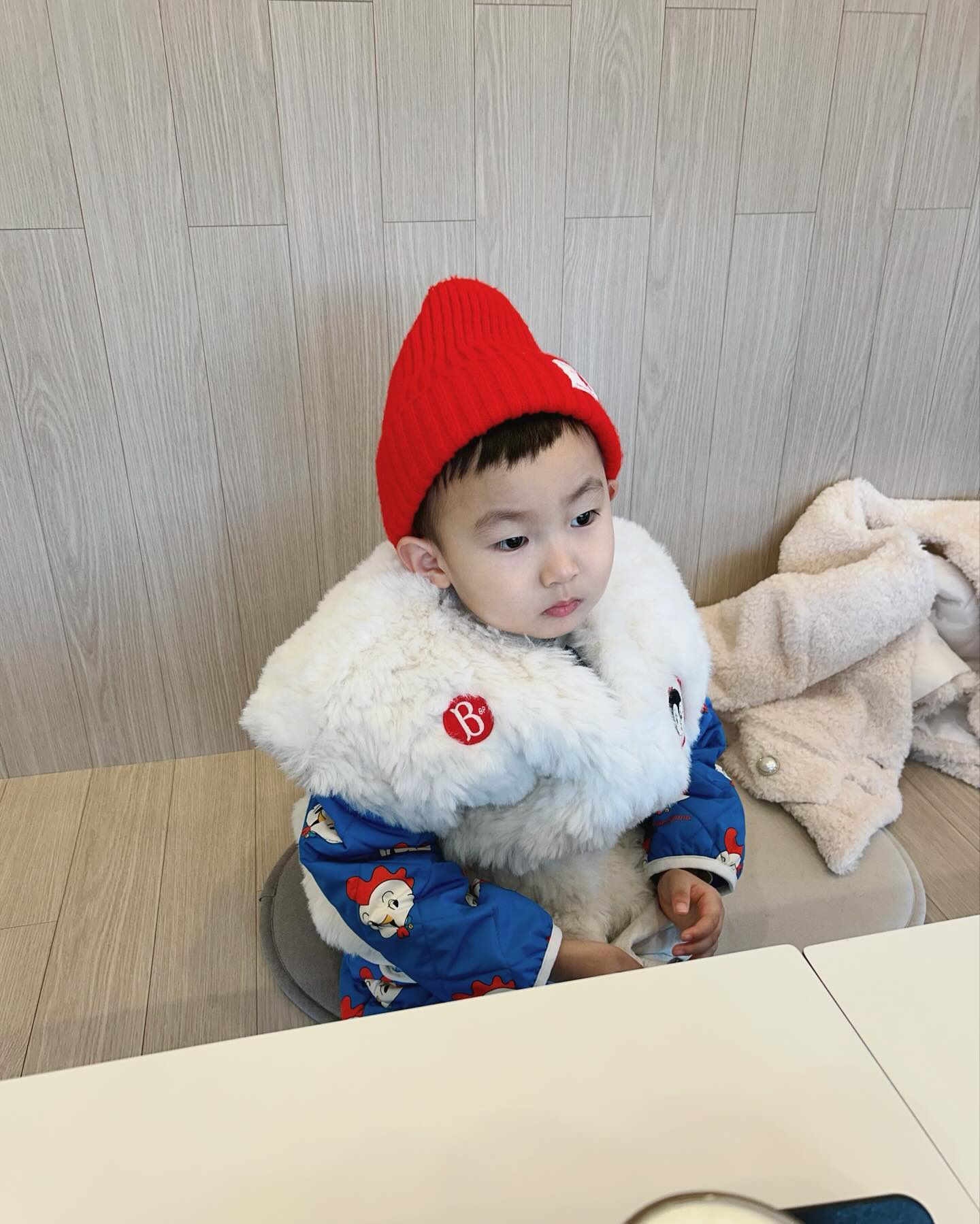 방학 끝👶🏻♥️
생각보다 훅 지나가 버린 겨울방학🙌🏻

가기싫다고 울고 갔지만
잘할거라 믿어 우리 강아지🥹♥️

항상 파이팅이야💪🏻
.
.
.
#겨울방학끝 #등원완료 #너의모든날을응원해 #사랑스런내강아지💛 #오늘도파이팅 #49개월아기 #함께한지1513일