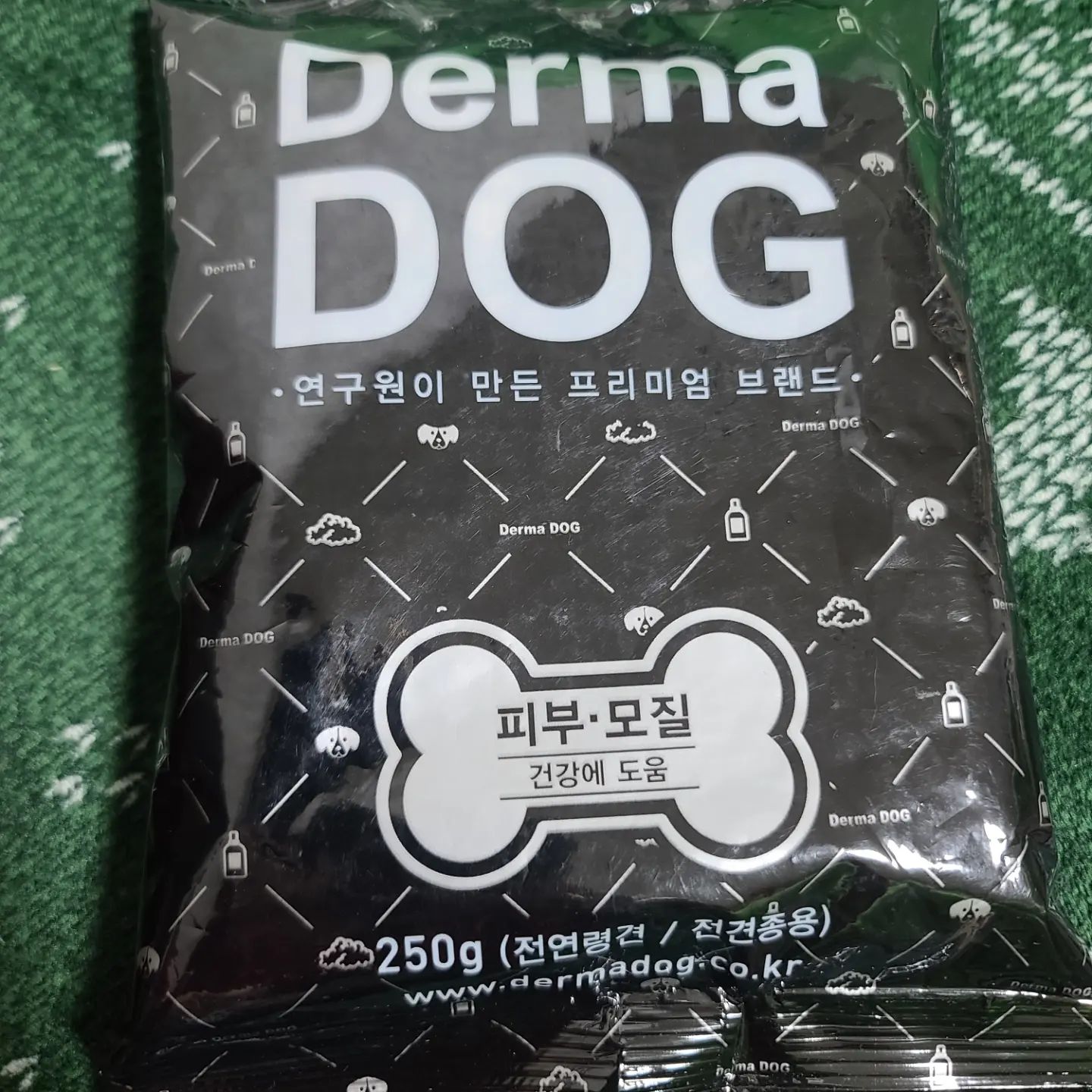사료 알갱이가 작아서 큰 알갱이 못먹는 친구들한테도 좋을 것 같고 국내 사료중에 성분이 이렇게 좋은게 흔치 않은 것 같네요 ㅎㅎ입맛이 완전 까다로워서 먹을거 기대 안했는데 요새 입맛이 좋아졌는지 아니면 이 사료가 맛있는지 잘 먹네용
#더마독 #어펫체험단 #어바웃펫 #강아지사료