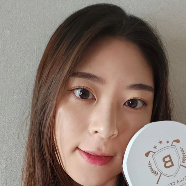 여니😘 on Instagram: "#협찬 #베라셀라 #선쿠션 일할 때나 운동할 때 꼭 들고 다니는 선쿠션🌞🌞 요즘 가방에 필수템으로 등극😆😆 용기가 큰만큼 퍼프도 커서 바르기 편하고 남자들도 쉽게