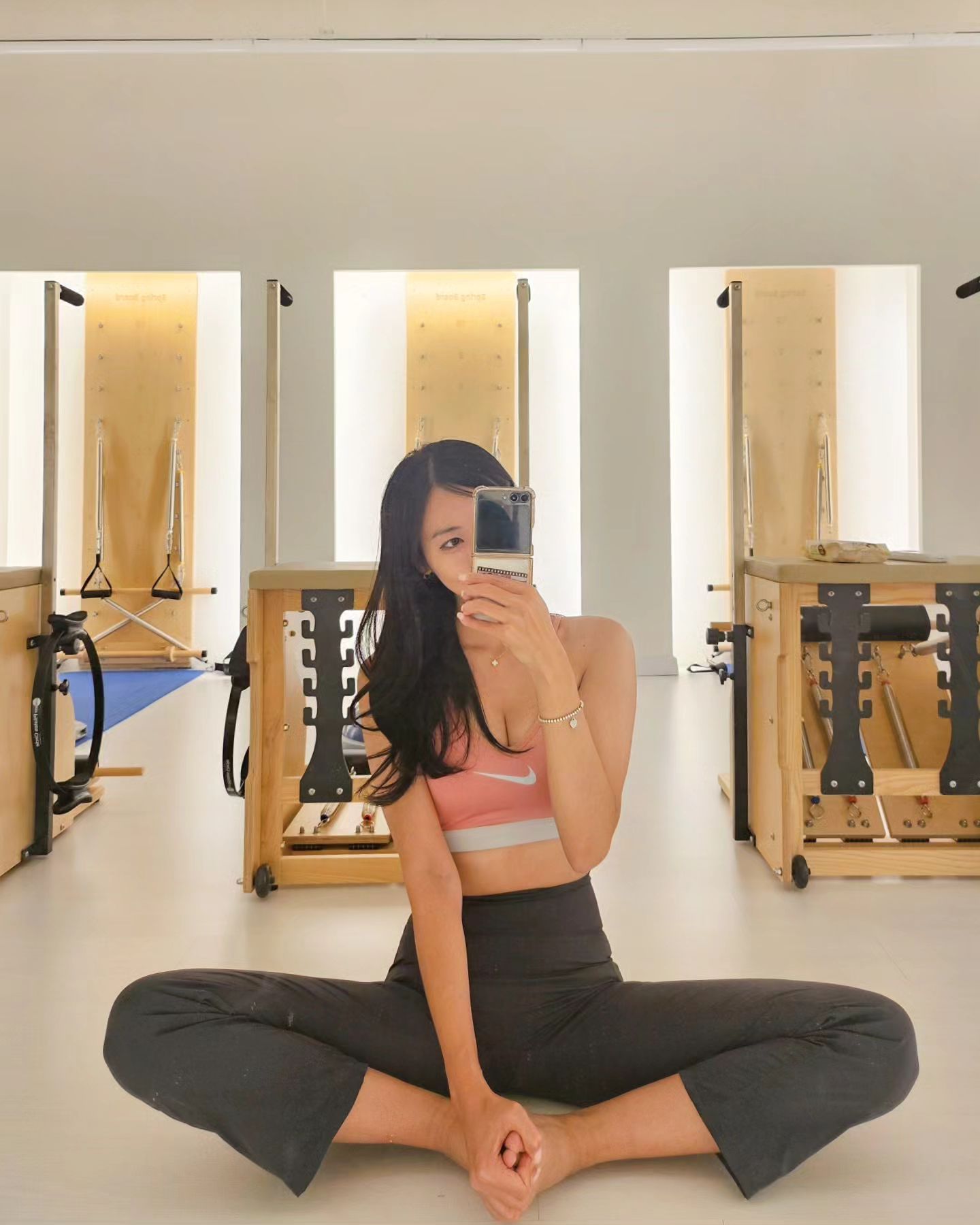 수요팅 🧘🏻‍♀️🩷🩶

- top : nike 
- bottom : stl_realplay 
- pilates: guseulpilates