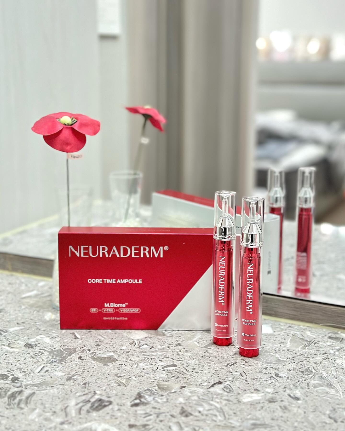 #협찬 neuraderm_kr
으! 표정주름 진짜 고민이였는데,
세상에 없던 주름케어 앰플🙂
#메디톡스 #뉴라덤 만나고선 걱정 빠염🙋🏻‍♀️
피부 탄력이 채워지면서 주름이 확실히 옅어지는 
주름개선효과 톡톡히 봤어요!

주름을 펴주는 톡스!
수분과 콜라겐을 채워주는 필러!
환하게 밝혀주는 물광케어까지 한번에💕

에스테틱을 가지 않아도 집에서 3단계 홈케어 가능!
급이 다른 메디톡스의 R&D 기술력이 집약된
주름과학 토탈 솔루션 뉴라덤코어타임앰플로
이젠 병원 갈 필요없이 집에서 관리해봐요😉

승무들 사이에서 효과 좋다고 입소문나있어
3월부터는 에어서울 기내 면세점에서도
만나볼 수 있다고해요 ｡·͜·｡

마지막 이마주름 B&A 진짜 대박!
아! 3/15~3/31 봄맞이 이벤트로 특별기획세트
25% 할인 판매중이라니, 일단 한번 써보세욤 
https://smartstore.naver.com/neuraderm/shoppingstory/detail?id=5001136580
-
-
-
#관리하는여자 #코어타임앰플 #톡필광앰플 #스킨톡앰플 ##이마주름 #물광앰플 #주름앰플 #레드샷앰플 #앰플추천 #팔자주름 #미백앰플 #피부관리법 #눈가주름 #목주름 #주름개선화장품 #코어타임앰플
