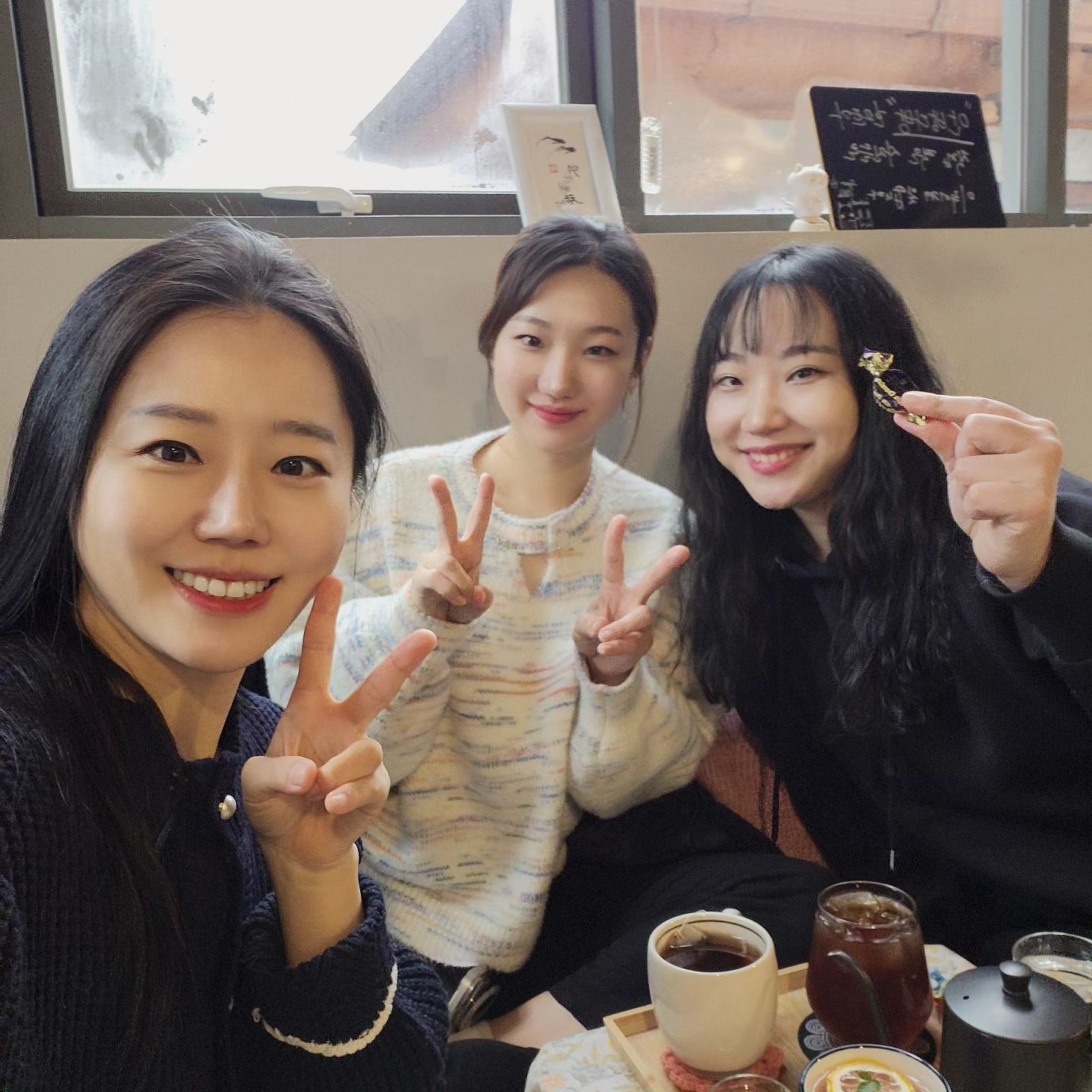 만날때마다 수다 삼매경ㅋㅋㅋ
너무 즐겁고 행복했다✨️
소이 앞으로 꽃길만 걷구 축복할께!
이날 주인공은 쏘이!!
언냐두 올해는 더 대박나장 우리🪽