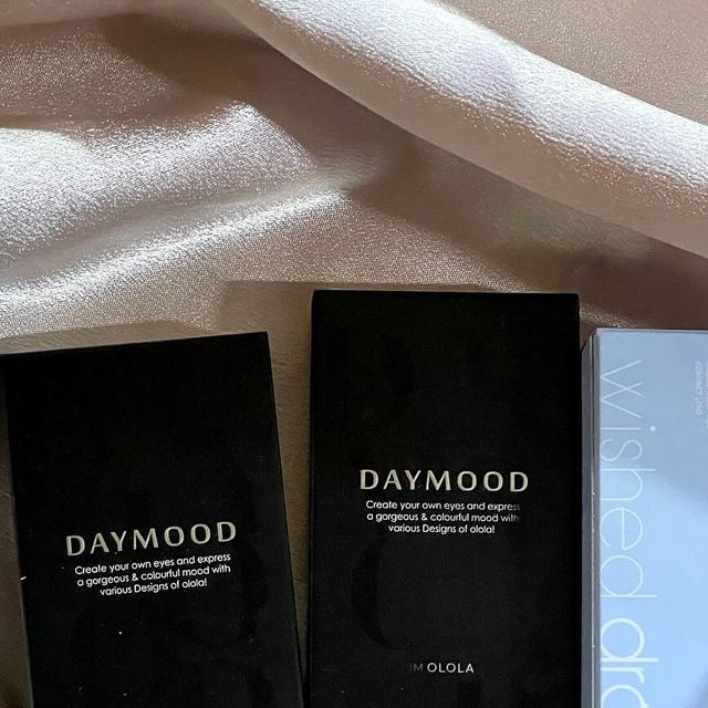 소이 on Instagram: "#광고 @ololalens_kr 데이무드 시리즈 브라운 & 그레이 👀 난 이렇게 위 아래 있는 렌즈 진짜 좋아하는데 !!! 오로라렌즈에도 이런 렌즈가 있다니.. 💝🫡 이쁜만큼 이런 렌즈가