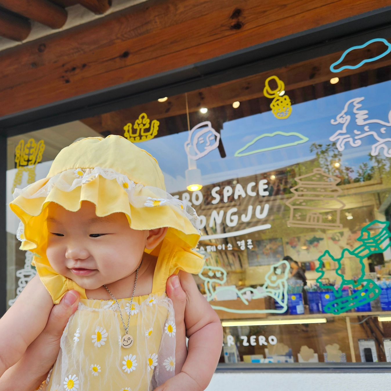유니 첫 경주여행👶🏻✨️ 한옥 구경하고 꽃도 보고〰️
