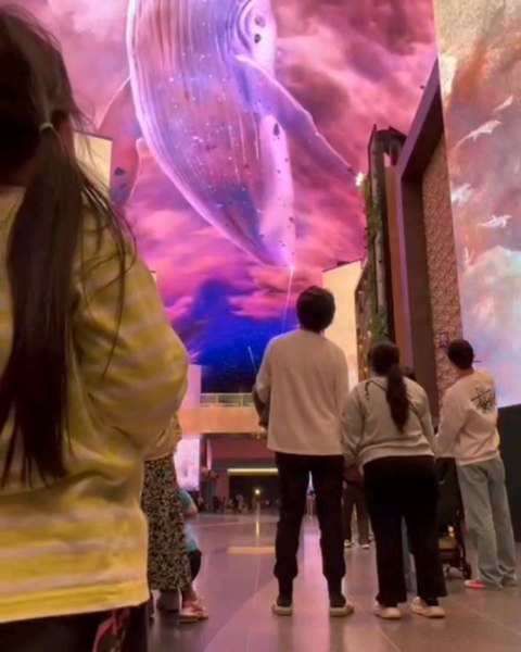 한동안 보이지 않았던 이유.
라엘이네는 한국에 다녀왔습니다.
한국에서 보고팠던 큰딸과 루이 .. 
보고있는것만으로도 힐링.

가보고 싶었던 곳곳을 복태네 아이들과 여행했습니다.
인스파이어 핑크고래. 라엘이한테보여주고팠는뎁
역시나 고래소리내며 좋아했어요.😄
복태랑은 미친듯이 수다수다
애들은 애들끼리놀고.ㅋ

그리고 라엘맘 치아공사도 들어갔구요.. 임플란트 
한동안 한쪽 얼굴이 부어서 돌아다닐수가 없었답니다.
라엘이 예방접종도 하고.
태국에서 필요한것들 또 챙겨서 태국에 들어왔는데..

바로 또 신랑시합이 태국 푸켓에서 있어서 바로또 푸켓을 다녀왔습니다.

이제집에와서 좀 정신이 들어 인스타할 여유도 생겼네욤.

#늦둥이맘 #40대맘 #큰딸은대딩 #대딩맘 #4살딸 #딸둘맘 #자매맘 #육아소통환영 #골프훈련 #태국골프 #아유타야 #아유타야에서살기 #태국맘 #해외육아 #태국살이 #태국생활