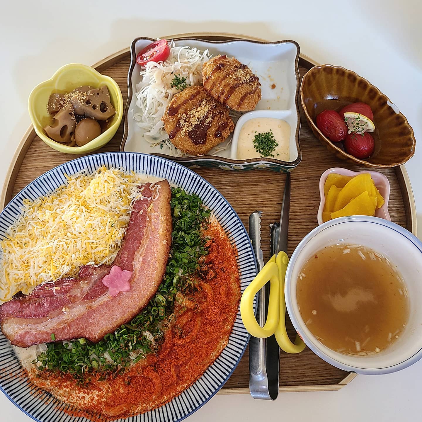맛집은 언제나 맛있어

#카쿠레가 #카쿠레가2호점 #베이컨크림우동 #베이컨크림우동세트 #꼭먹어보세요 #고로케 #토마토요리 #맛있음 #존맛 #최애메뉴 #원주카쿠레가 #원주맛집 #일식 #일식맛집 #크림우동  #무실동맛집 #무실동맛집추천 #원주맛집추천 #일상 #먹스타 #food #foodpic #daily #like #good