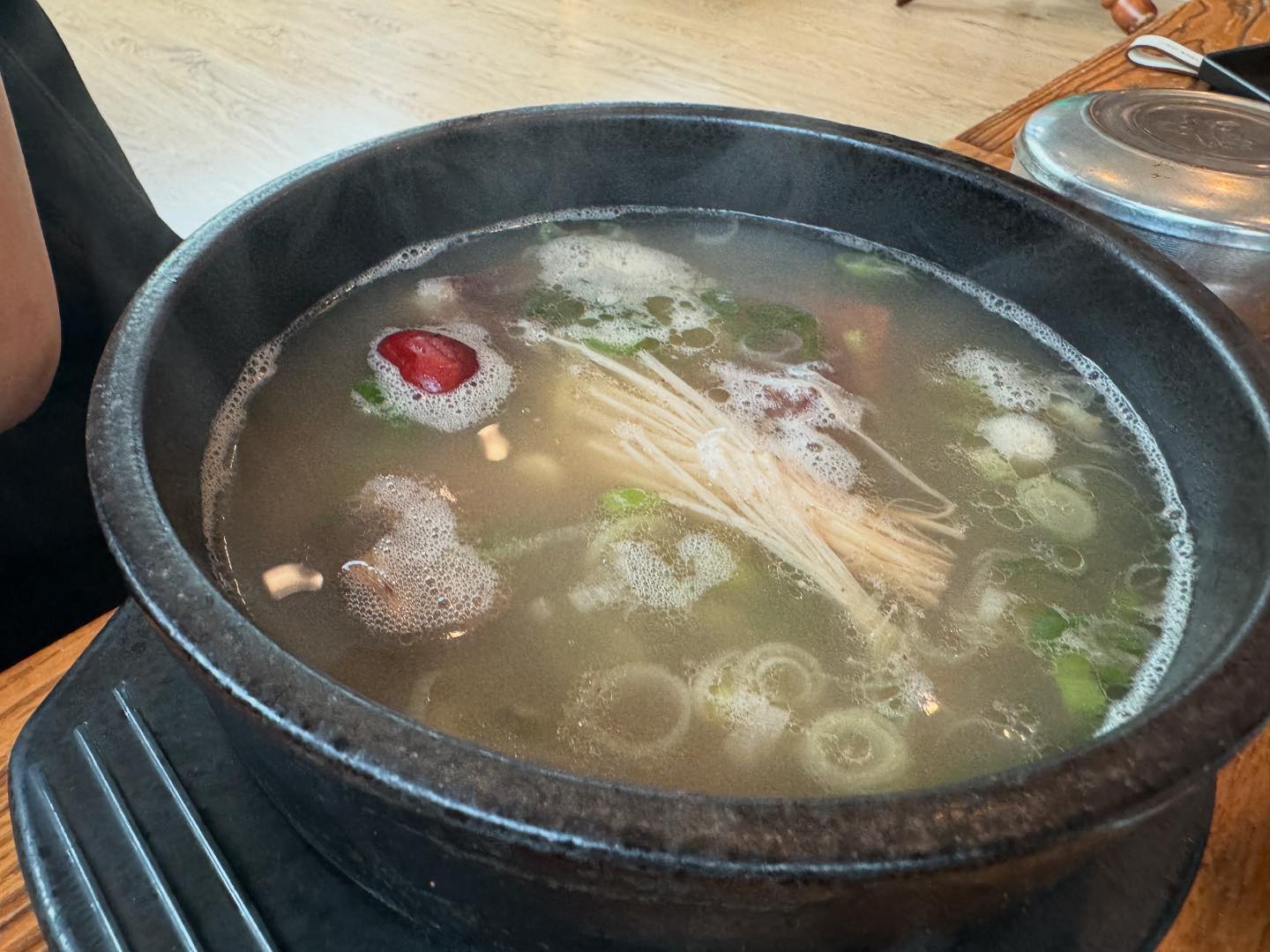 곽만근갈비탕 맛있지 떡볶이 무한리필 맛있음❤️
언니얼굴은 못봤또😭

#백석동맛집