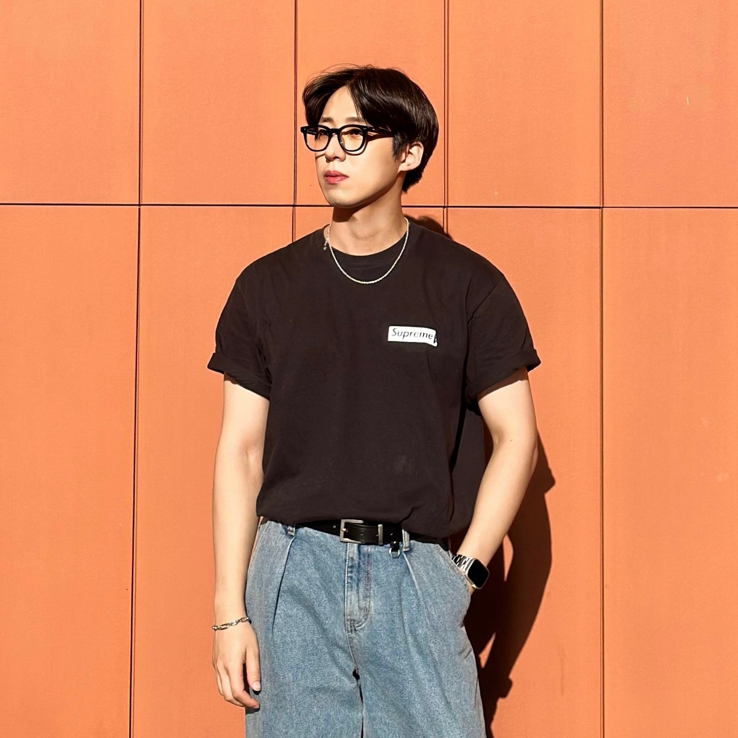 #협찬

📌아이웨어 러버들이라면 이번에 출시한 래쉬와 파라노이드 콜라보 제품에 집중!!🙌

📌래쉬의 폭 넓은 디자인과 파라노이드의 디테일에 집착하는 요소가 만나 모던하면서 스타일리시하게 좋은 아이웨어를 제작했어요🤓

📌개인적으로 블랙컬러의 아넬형 디자인이 마음에 들어서 이번 래쉬X파라노이드 컬렉션 중 포플러 C1을 PICK!!

📌게다가 나뭇잎 모양의 리벳 디테일과 코패드 등 전반적으로 다양한 점이 굉장히 만족스럽더라구요!:)

📌또한, 마추켈리 M49라는 높은 수준의 바이오플라스틱으로 제작되어 내구성이 좋아요.

- 래쉬X파라노이드 포플러 C1 48mm