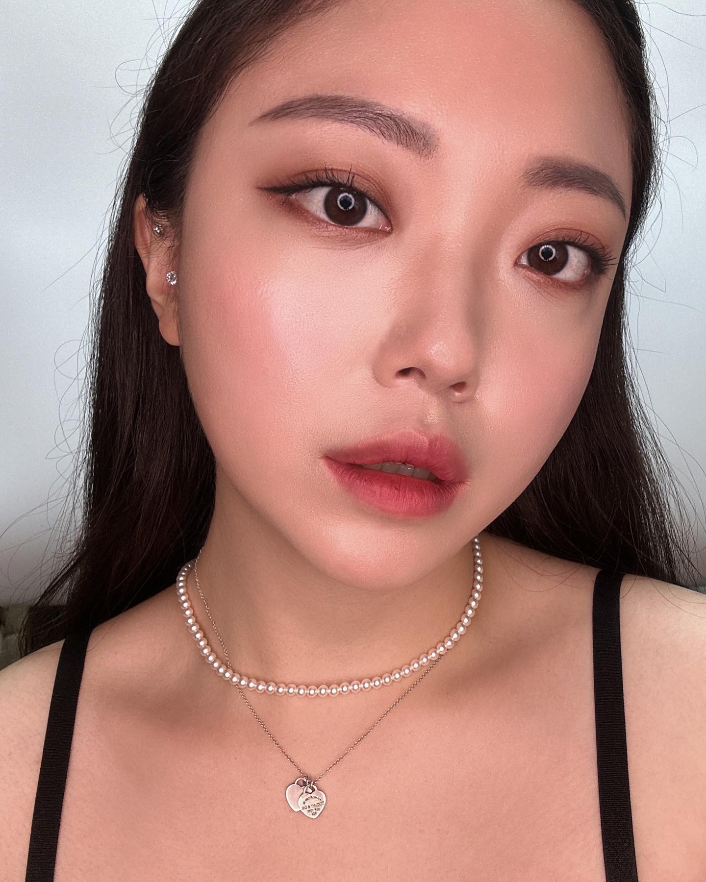 💜𝖯𝖫𝖠𝖸 𝖸𝖮𝖴𝖱 𝖯𝖮𝖶𝖤𝖱
𝟤𝟢𝟤𝟥 𝖥𝖠𝖫𝖫 𝖲𝖤𝖠𝖲𝖮𝖭 𝖭𝖤𝖶 𝖢𝖮𝖫𝖫𝖤𝖢𝖳𝖨𝖮𝖭💜

부드러운 크림제형에서 매트한 텍스쳐로 픽스되는 
‘크림 투 매트’ 텍스쳐💋

픽스 되고 나면 입술에 착 붙어 
오래 지속되는 
나스 메이크업 아티스트 뻠 애정립...🫶🏻♥️

사용한제품
-파워매트 립스틱 ‘스타트 미 업’
-파워매트 립스틱 ‘겟 럭키'

#NARS #NARSISSIST #NARSKOREA #NARSARTISTRYSTUDIO #나스 #나스아티스트인플루언서 #나스메이크업아티스트#나스파워매트립스틱#파워핏립스틱#나스립스틱#립스틱#파워매트#매트립#매트#메이크업#화장품#MAKEUP#BEAUTY#MATTE#LIPSTICK#LIPS#POWERMATTE#PLAYYOURPOWER
