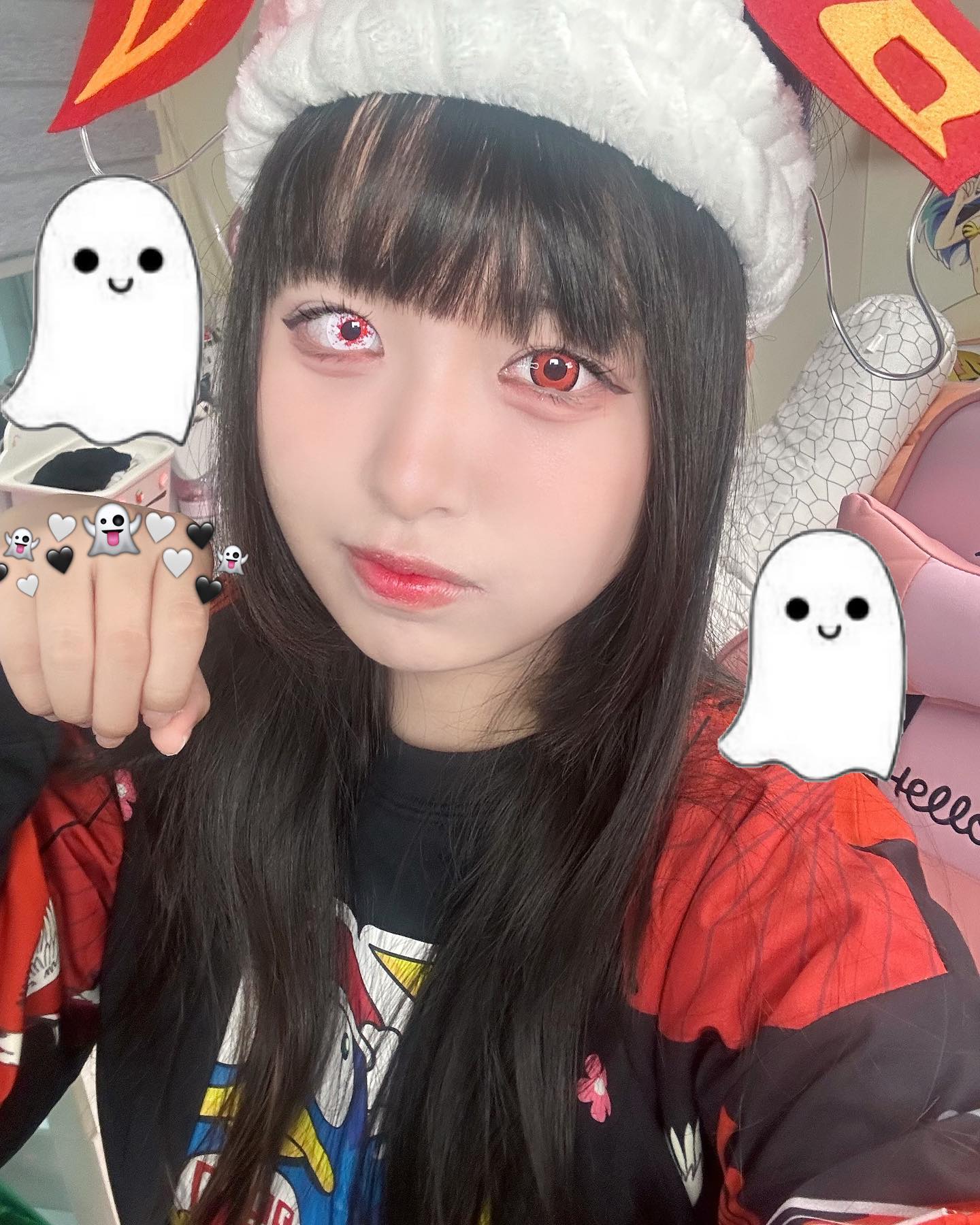 🦉으스스, 이번 밤에는 쿠로가 밤에 찾아가도 괜찮을까요?🦉
ハロウィン一緒に過ごそう、お兄さん🦉
.
.
 오렌즈에서, ✨스칼렛 ✨렌즈를 협찬해주어서 착용해봤습니다!
강력한 발색으로 할로윈을 책임지기에, 적합한 컬러로
쿠로처럼 오드아이로 껴도 귀여울것같아!(디자인도.5개나있어!)
원데이로, 눈이 아프지않고, 촉촉해요!
이번 할로윈🙈완전히 추천이야🥹
.
.
.
.

#스칼렛 #코스프레렌즈 #할로윈렌즈 #파티렌즈 #화려한렌즈 #오렌즈 #olens #원데이렌즈 #렌즈 #렌즈추천
#cosplay #halloween #ハロウィン #ハロウィンコスプレ #いいね返し  #いいね  #followforfollowback #좋반 #할로윈 #협찬