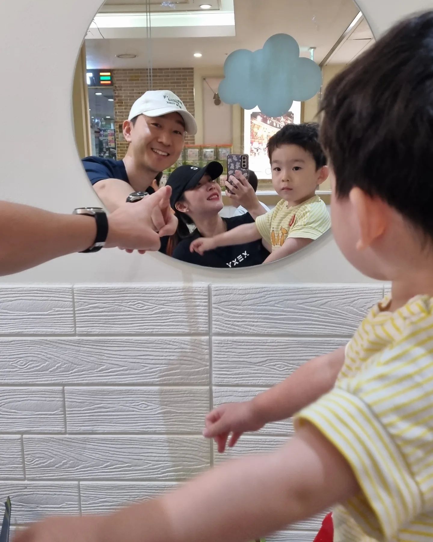 ❤️
행복했던 주말 끗🔥
성공적이었던 첫 #뿌띠보보 방문💇‍♂️
#아쿠아리움🐳 과 도넛으로 마무리🍩
매일이 요즘만 같았으면 좋겠네💪