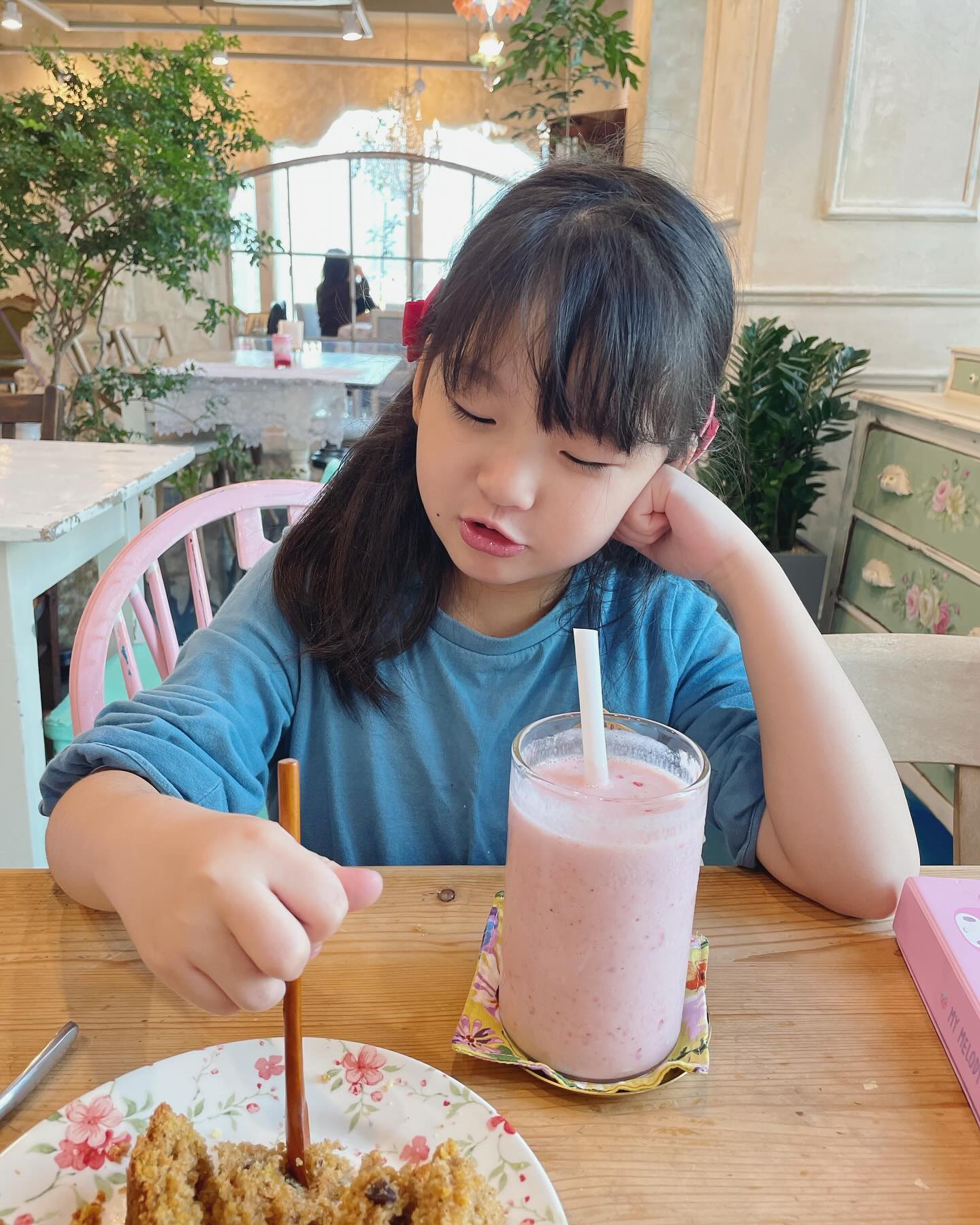 오랜만에 데이트🥰
주문한 음료랑 빵 나오기 전 오늘할 공부도 하고 맛있는 거 먹으면서 오랜만에 둘이 시간 보내기