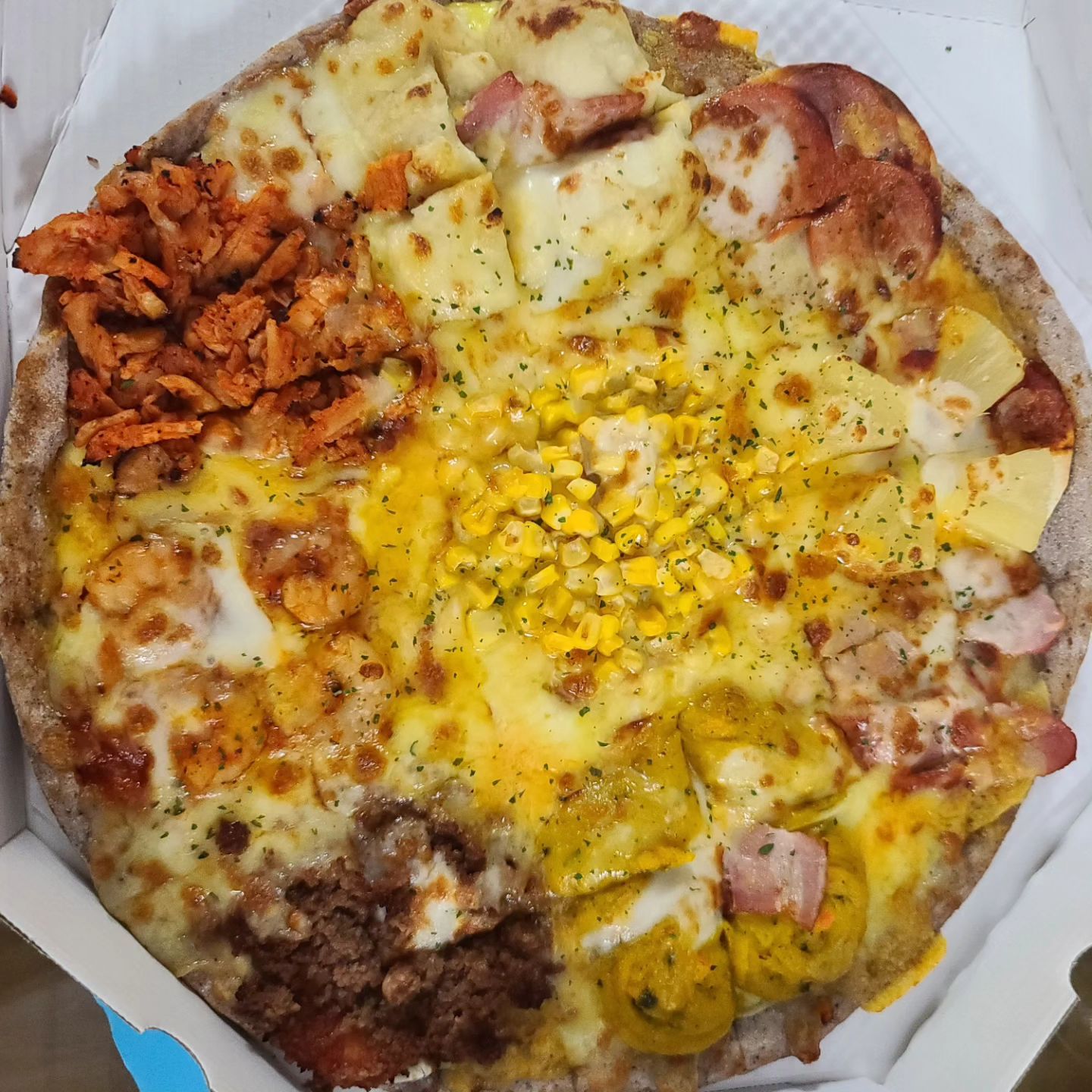 #나는 피자 너는 스파게티
#야식 고고쓰
#알볼로 어깨피자. 👍👍👍👍👍👍👍👍
#라지 시키길 잘했지?
#야식추천 
#피자먹방 🍕
#살쪄도 돼~~~~