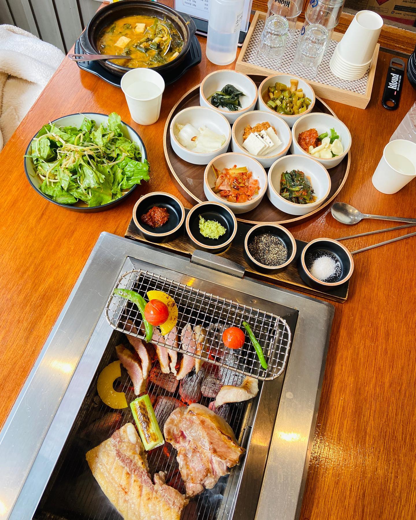 숙성고기 직접 구워주는~~🥓고기맛집 발견 ‼️
.
🐷부드러운 돼지고기를 ~~
후추계의 샤넬! 상떼피아 후추랑 같이 먹을 수 있는 맛집🤩
.
분위기가 좋아서~~
데이트, 회식 장소로 추천하고 싶은 맛집이에요🫶
.
사장님도 친절하시고~
맛있는 고기를 편하게 맛볼 수 있어서
재방문하고 싶은 맛집입니당👍
.
청국장 밥도둑 인정🤗육회비빔국수도 존맛😍

#웨돔맛집 #일산맛집 #일산분위기좋은고기집 #일산화씨이육공 

🏠경기 고양시 일산동구 정발산로 31-9 (장항동, 레이크프라자) 1층 화씨이육공