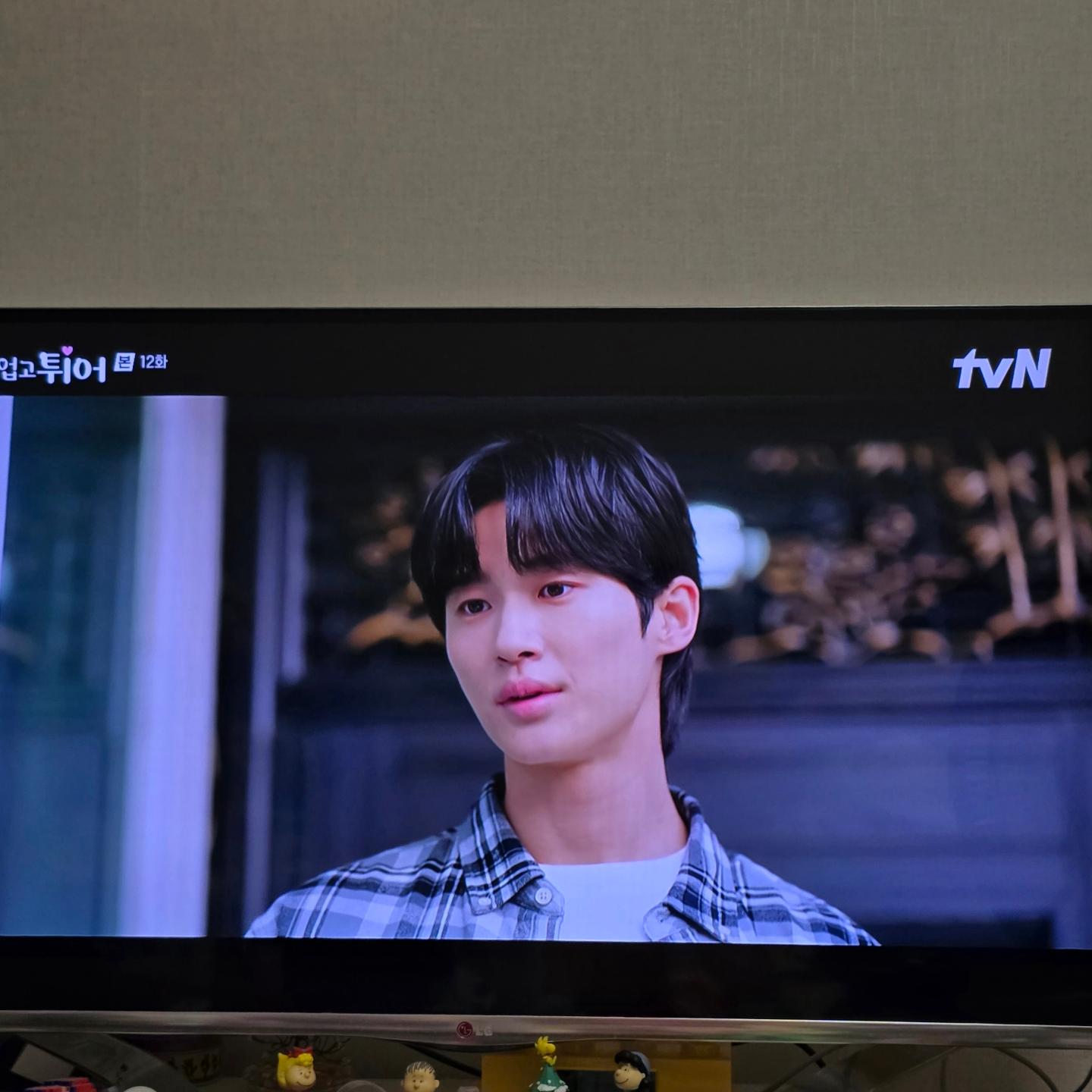 어제도 본방인증 할랬는데 
몰입해서 보느라 끝나고 생각나버린 사람 
나예ㅣ요 ㅋㅋㅋ

오늘은 시작할 때 미리 딱 본방 인증해놓기

#최애는최애고변우석은류선재다 
#선재업고튀어 #솔선재업고튀어 
#솔선재 #임솔 #니가내별이다