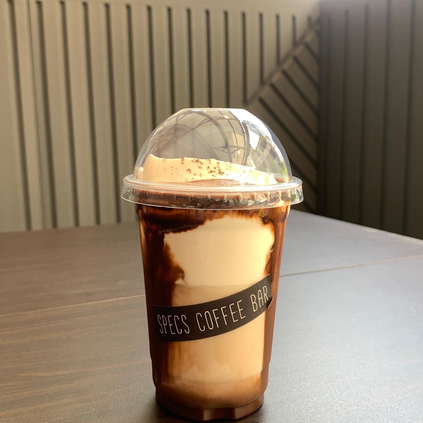 ☕️ 스펙스커피바
진입장벽 조금 있는 커피
맘카페에서 추천해서 나도 도장깨기

처음은 수저로 뜨고
그 다음에는 휘휘 저어 마심

굉장한 정성이 들어감

여유있는 상황이 아니곤 드시긴 비츄
텀블러에 담아 드시기 보단
투명함에 드셔서 그대로를 음미하길

#성신여대커피 #돈암시장커피 #돈암시장카페 #돈암시장 #성신여대카페 #스펙스커피 #스펙스커피바 #스펙스커피☕️
