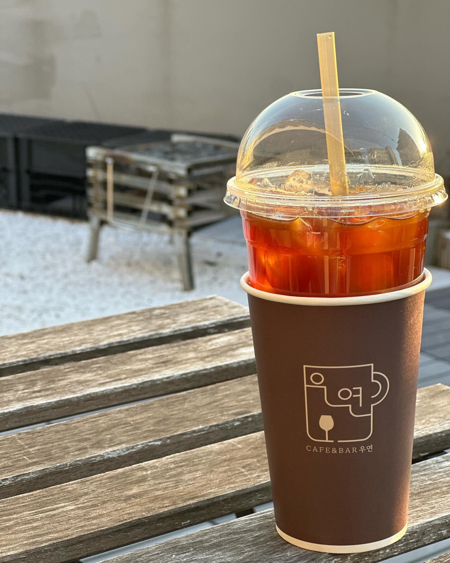 📍 서울 광진구 능동로17길 34 2F
⏰	월-토 12:00- 01:00
	토 13:00 - 01:00
  일 13:00- 22:00
☎️ 0507-1397-3070 
🚗 주차가능

어린이대공원 근처에 위치한 #카페우연26
낮에는 조용한분위기의 자연광이 들어오는 통유리 카페
밤에는 힙한 위스키bar로 반전매력이 있는 공간이에요. 

*주문메뉴*
우연 아인슈페너 - 6,500원
아몬드 아인슈페너 - 6,500원
아메리카노 - 2,000원 (take out)오픈이벤트

아인슈페너 맛집답게
시그니처메뉴로 골랐는데
우연은 고소한 버터향과 달콤한 꿀의 조화로 단맛이 매력적이고
아몬드는 고소함과 달달하고 부드러운 크림으로 고소함이 매력적인 커피에요. 

루프탑이있어서 날 따뜻할때는 야외에서
강아지동반해서 여유를 즐기기 좋습니다. 

#애견동반가능 #루프탑 #카공환영 #자연광 #햇빛맛집 #사진명소 집중력대박 #분위기최고 #데이트코스 #어린이대공원카페 #어린이대공원맛집 #세종데카공 #세종대카페추천