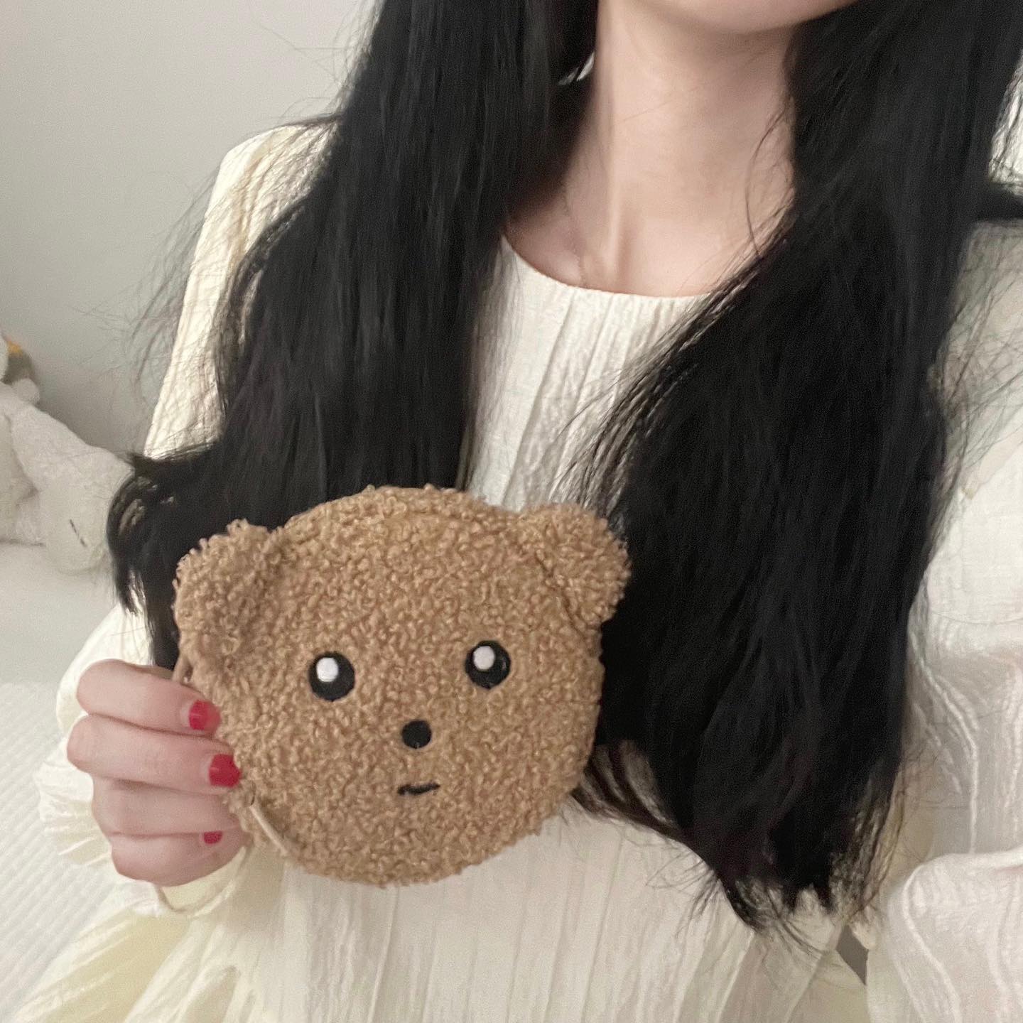 Ɛ( ◕ _· ◕)3  쥬쥬도 이제 마루 언니다 ˚₊·—̳͟͞͞♡ 어떤 곤두님 팝업 스토어 다녀온 거 보고 무지 부러웠거든,, 못 가서 속상했는데 선물 받아써 핸보캐.ᐟ.ᐟ 쥬쥬 마루는 강쥐 무진장 조와하거든요 . . 사랑해 . . 머두들 . . *^^* 다들 마루 뽀삐뽀 영상 보고가렴 (뿌듯)
