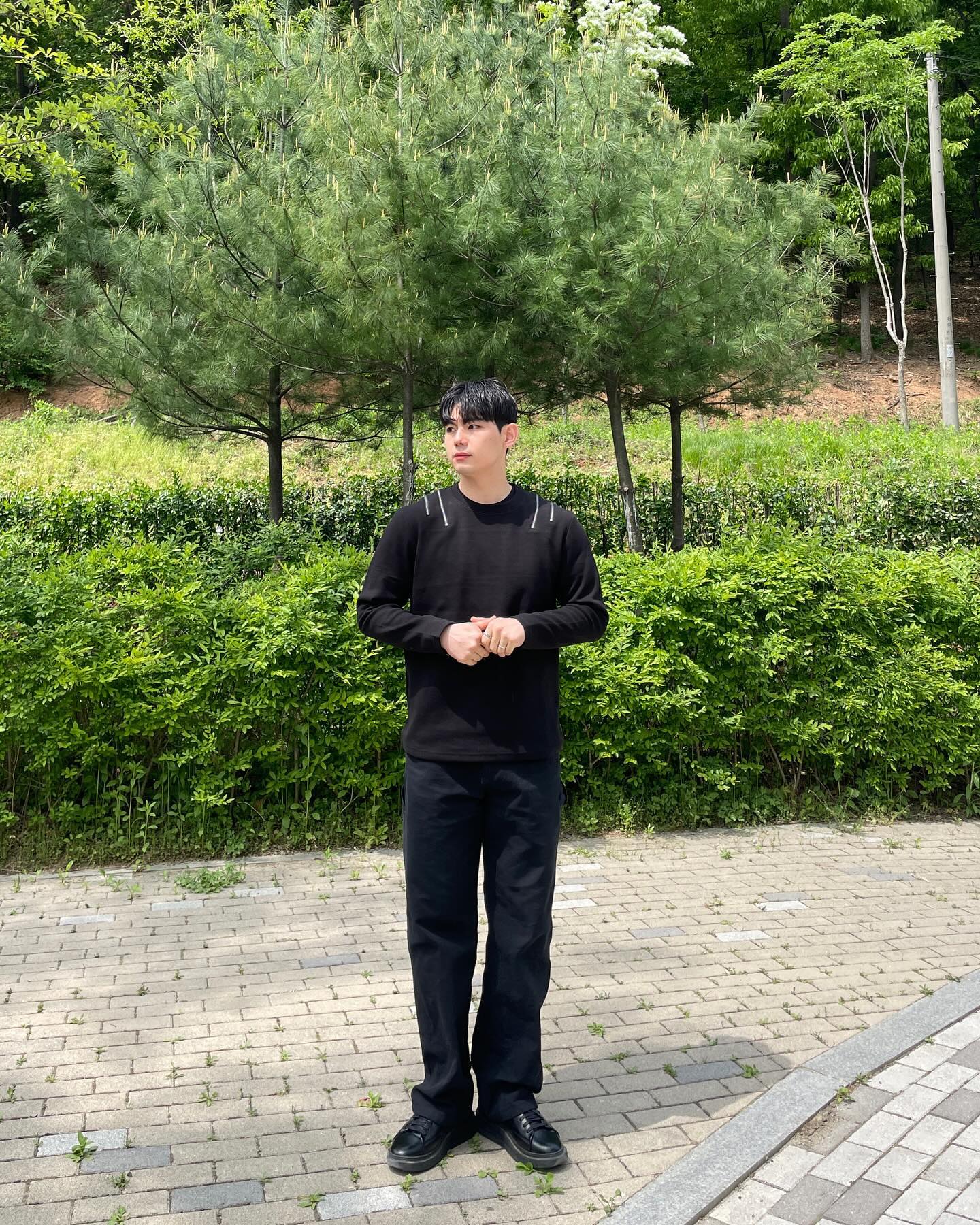 #협찬 eterno_sombra eterno_sombra_outfit 

오늘도 올블랙으로 코디 완료‼️
다들 즐거운 저녁시간 보내세요🙏🏻

#블랙패션 #이테르노솜브라 #시크룩 #락시크룩 #블랙코디