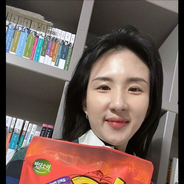 최규리 on Instagram: "#광고 밀가루 알레르기 있는 동료에게도 선물했어요! ✅ 노밀가루! 단백질 프리! 거기에 계란🥚 2개 분량 단백질13g 함유‼️ 다이어트할 때 먹어도 죄책감 없고,
