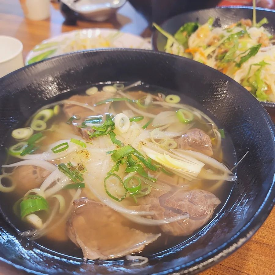 #협찬 #포담
#전주쌀국수맛집

울 가족 모두 인정한 쌀국수맛집~
집에서 거리가 좀 있어서 자주 가지는 못하지만
쌀국수 먹고 싶을땐 꼭 포담으로 간다는거~ 

쌀국수도 맛있는데.. 전 분짜가 넘 맛있어서~ ㅎㅎ
아들램의 원픽은 반미샌드위치
온가족이 맛있게 먹을 수 있어 너무 좋아요~ ^^

#전주월남쌈 #전주월남쌈맛집 #전주베트남요리 #베트남요리 #베트남요리맛집 #전주쌀국수 #분짜