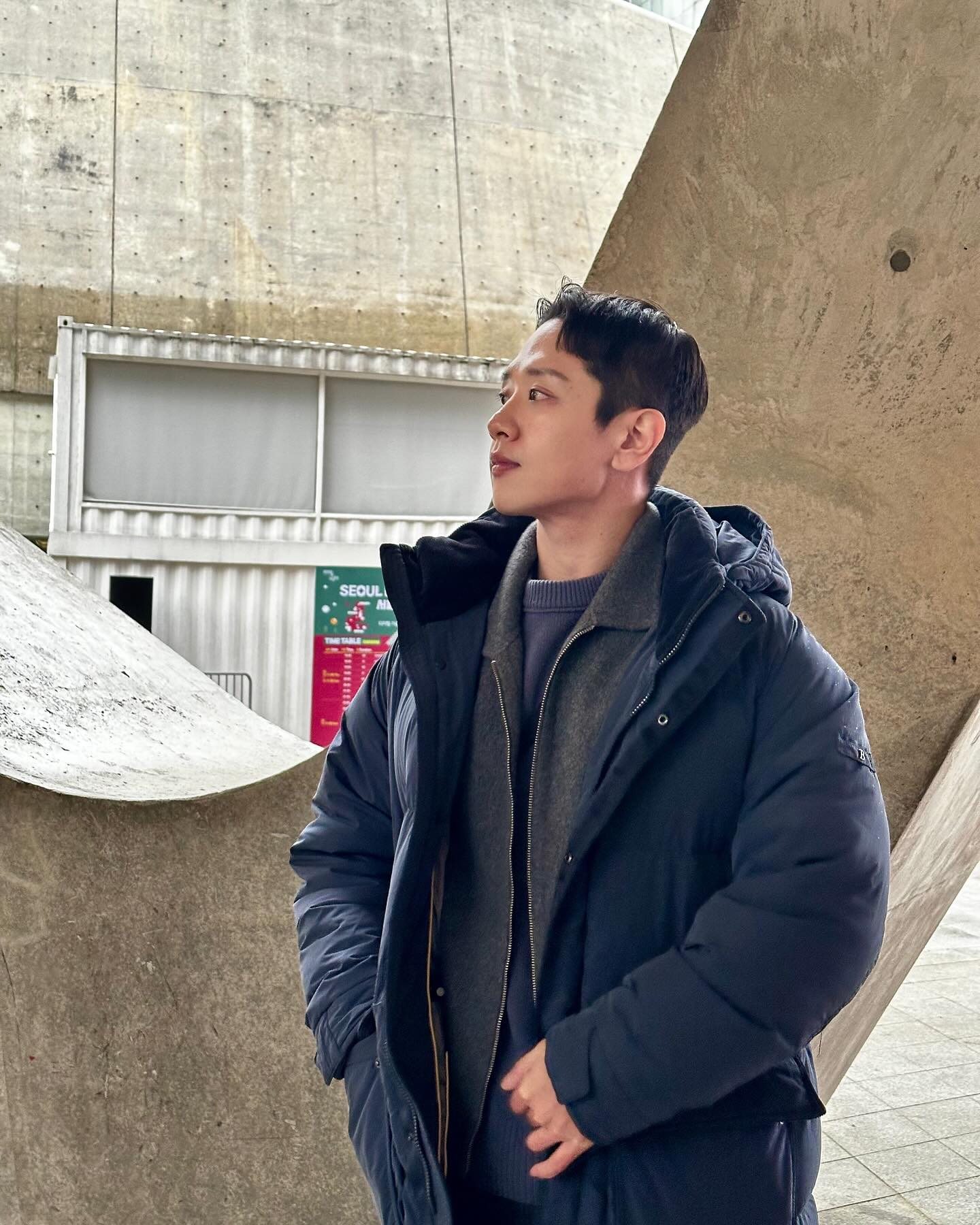 #광고 [브렌우드]

포멀 캐주얼룩 종결‼️
코오롱에서 선보인 어반 비즈니스 라이프
웨어브랜드’브렌우드‘ 제품으로
포멀캐주얼룩 걱정 끝냈어요.
가볍고 따듯한 구스 다운 점퍼라서 
레이어드 코디도 따듯하게 연출할수 있었습니다
brentwood_offcial