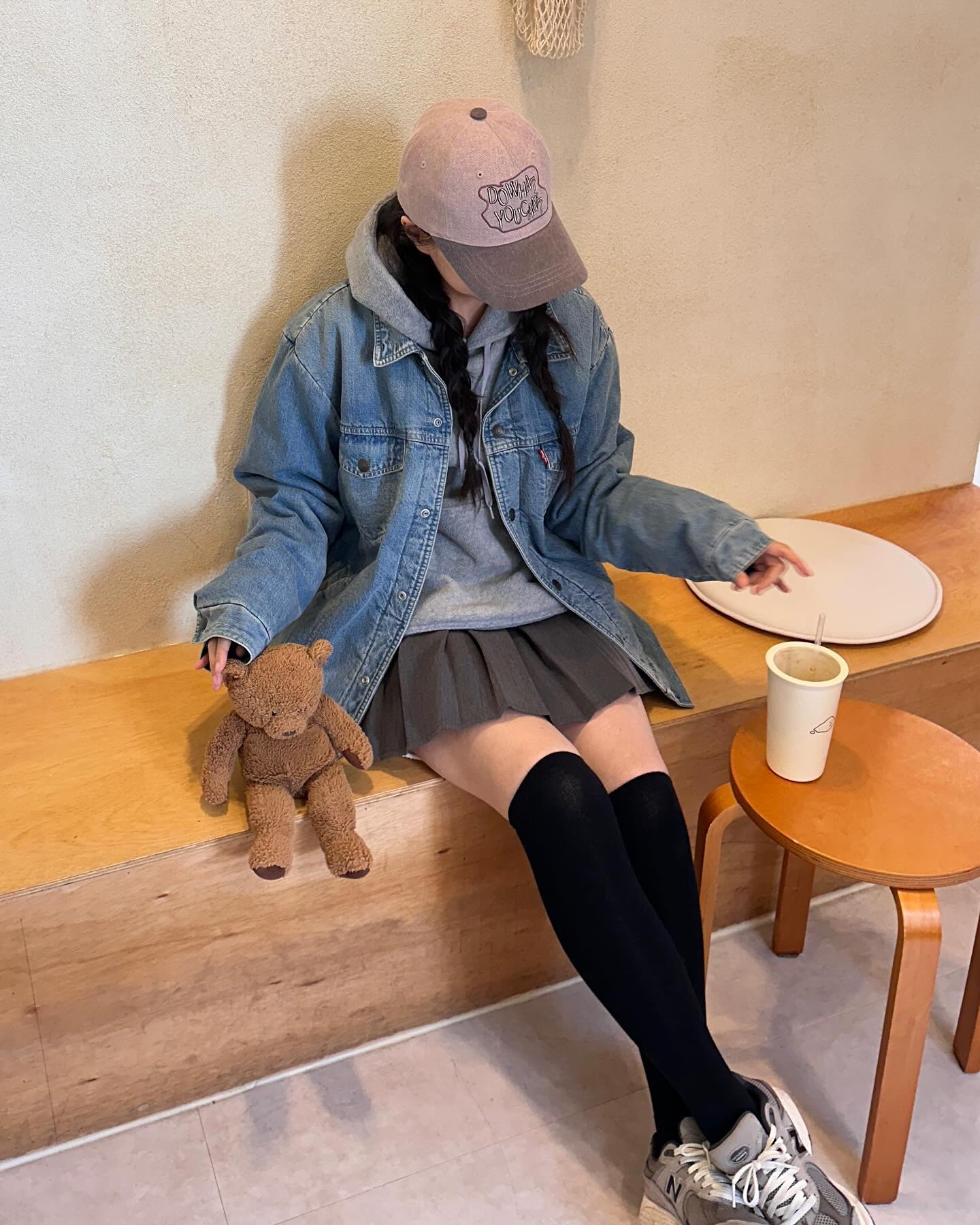 #협찬
sleepyslip
.
.
유니크하면서 포근함이 느껴지는 
핑크브라운 컬러의 볼캡🎀🤎
예쁜데 얼굴도 작아보여서 맘에 쏙듬☺️

#슬리피슬립 #OOTD #볼캡 
#볼캡코디 #가을코디 #배색볼캡
#데일리룩 #모자 #모자코디 #모자추천