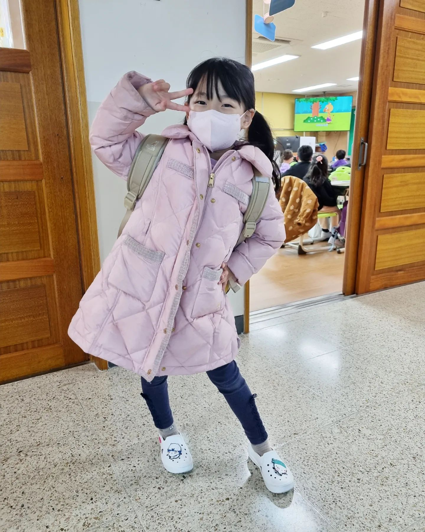 벌써 초딩이라고?!
하아~세월 참 빠릅니다
이 꼬맹이가 벌써 "난 학생이야!"를 외치며 다니다니...
힘내라! 초딩!!!
.
.
.
#초딩 #초1 #초1딸 #입학 #1학년 #병아리 #꼬꼬마