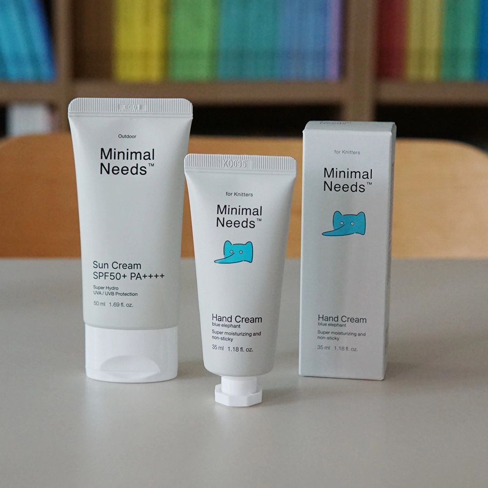 #협찬 minimalneeds_official 

#미니멀니즈선크림 #미니멀니즈핸드크림

미니멀니즈에서 출시한
선크림과 핸드크림.

건조한 피부의 우리 아이.
손끝에 일어나는 부스럼이 신경쓰여
가방에 핸드크림을 꼭 챙겨 보내줘요.

순하고 촉촉한 제품들로
이제는 선크림도 함께~~.

아이도 엄마도 함께 쓰는
데일리 선크림과 핸드크림이 되었답니다.

고보습 로션도 출시했음 좋겠네요.^^

#수분밀착 #투명선에센스 #데일리선케어#미니멀니즈 #미니멀니즈선크림 #미니멀니즈핸드크림 #시어버터핸드크림 #코끼리핸드크림 #블루엘리펀트 #극강보습 #빠른흡수 #수분손실방지 #피부재생 #피부진정 #끈적임없는 #자주쓰는핸드크림 #저자극 #은은한향 #핸드크림 #선크림 #어린이핸드크림 #어린이선크림