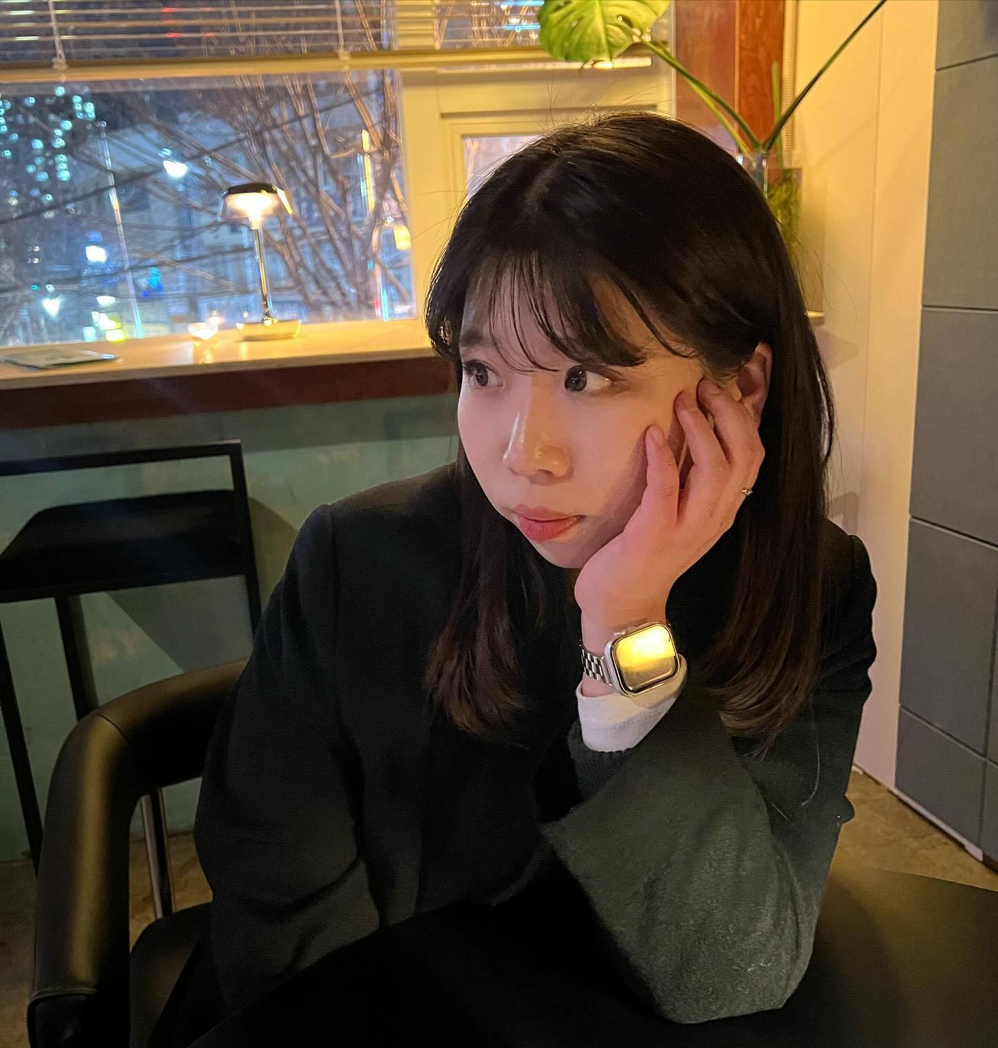 사진으로 다 보여주기 부족한 갬성의 슘 레코즈 🩶
음악, 분위기, 초콜릿에 빠져부렸다 ! 정말 좋-아 !
다음 연말 파티는 여기서 다들 만나용 🧸🎧
shoomrecords_busan shoom_busan