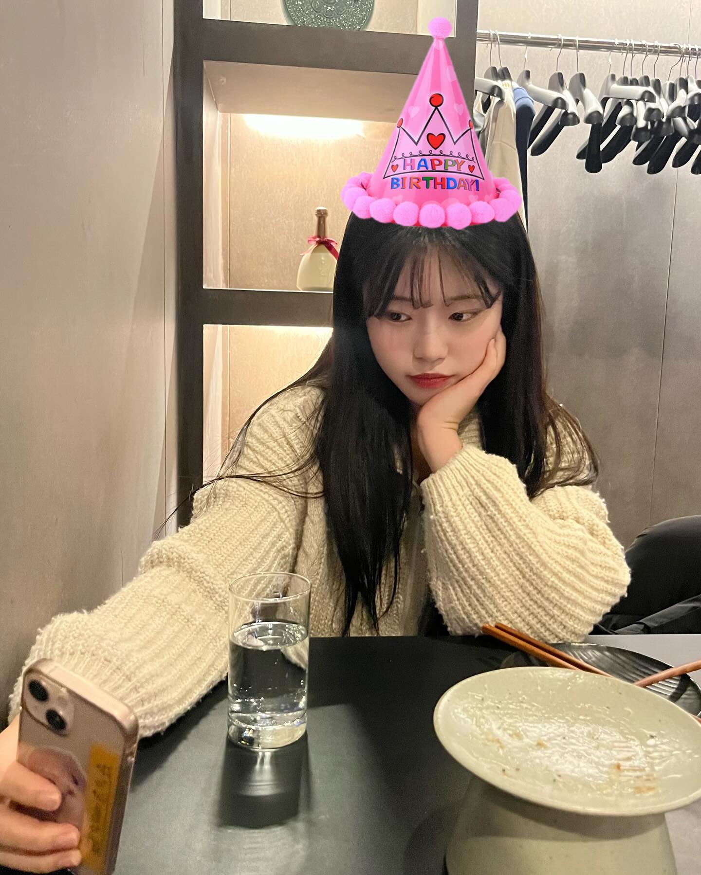 축하해 주신 분들 너무감사해요💗 덕분에 눈물 줄줄 날 정도로 행복한 하루였습니다😆✨
Thank you so much to everyone who wished me a happy birthday. I was able to have a happy day thanks to you❣️