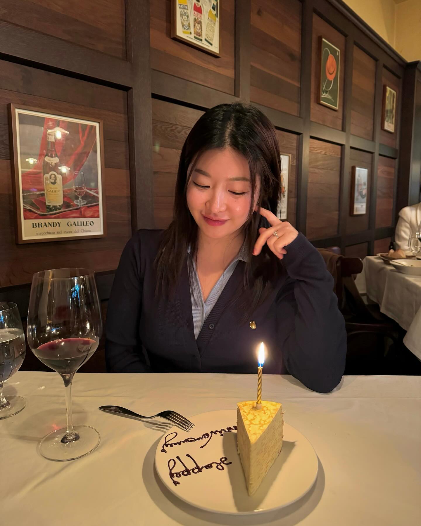 우리의 두번째 결혼기념일🤍💍

벌써 어느새 2주년이라니 
믿기지가 않을만큼 시간이 빠르게 흐른 기분,
오래오래 지금처럼만 행복하게 살자

볼트 스테이크 하우스에서 진미집, 연주네까지
버라이어티 했던 라인업 😇
.
.
.
#2주년 #결혼기념일 #weddinganniversary #vault