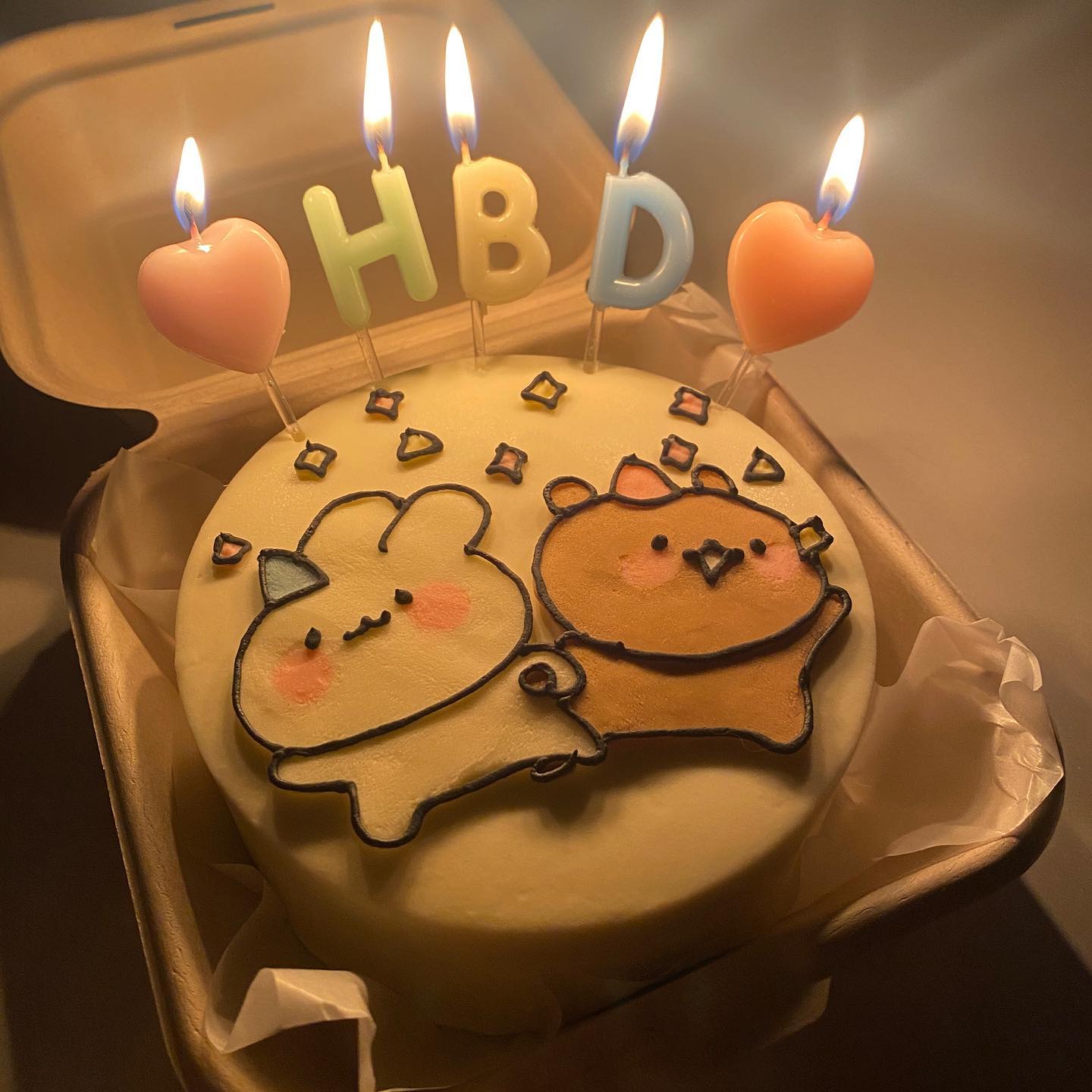 23.12.27 왕자님 생일 축하💗
-
-
-
-
#생일 #hbd #생일케이크 #생일축하 #토심이 #토뭉이 #크림비케이크 #도시락케이크 #케이크 #맛집 #디저트 #추천 #안산디저트 #like #cake #2023 #연말 #연휴 #26 #27 #안산 #상록수 #중앙동