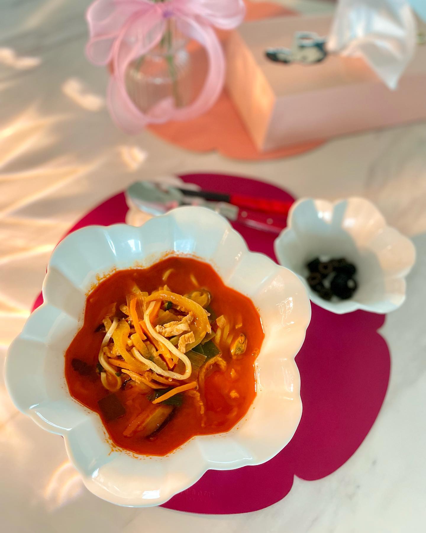 비 오는 날
무조건 짬뽕 한그릇 🥢