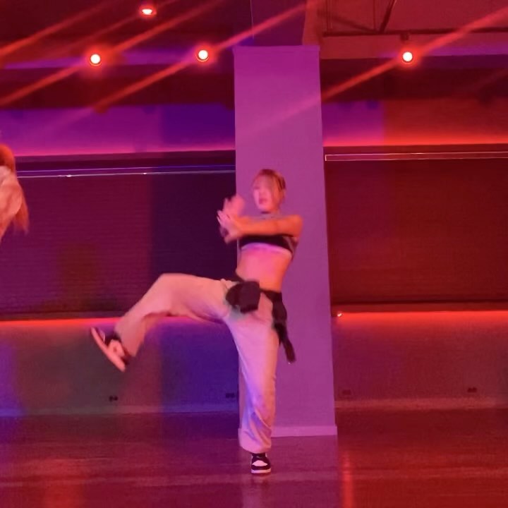 __tama______ #choreography 
두번째가 킬포…😜🫶🏻🫶🏻🫶🏻
dojacat #paintthetownred middance2017