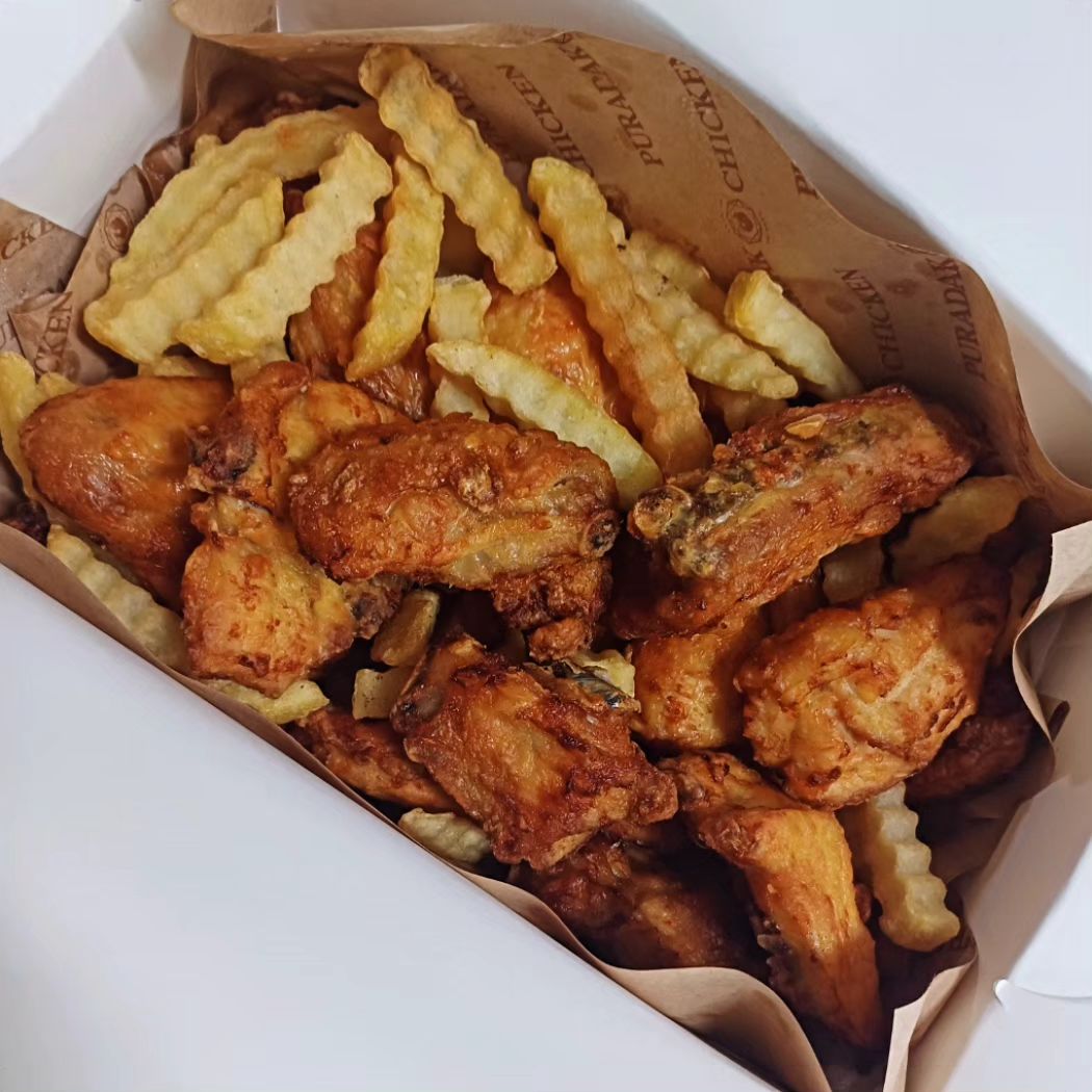 치킨은 사랑입니다. 

푸라닭 후라이드 정말 바삭하고 맛있네요.

#치킨 #푸라닭 #맛집 #치맥 #통닭 #후라이드 #음식 #일상