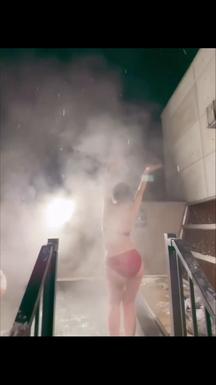 하마터면 내일부터 마흔일 뻔 했다
윤석렬나이 사랑해요
다시 주어진 30대 마무리를 더 멋지게 채우려고 해요

사진첩을 쭉 보니
이 많은 인연과 사건들이 올 한해 일어난 일이라니
믿겨지지가 않을 정도네요

유독 외롭고 길었고 열심히 살았던 2023 안녕

새해 더 좋은 사람이 될게요
새해 복 많이 받으세요🫶🏻

#happynewyear2024