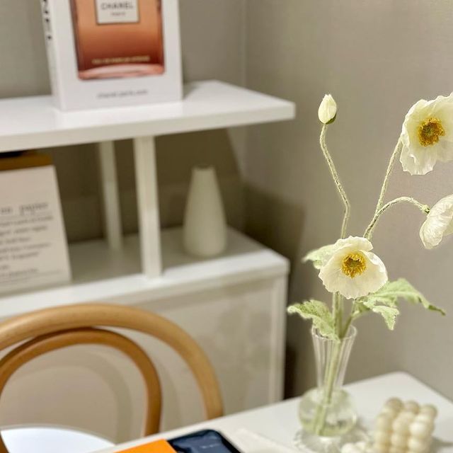 민밍 on Instagram: "#광고 @scd_eggroll.officia 배터지게 먹어도 간식 배는 따로 있잖아용 선물용으로 좋고 고급스러운 디저트로 유명한 삼청동 에그롤& 소샌드 먹어 봤어요❣️ 소샌드는 오리지널,