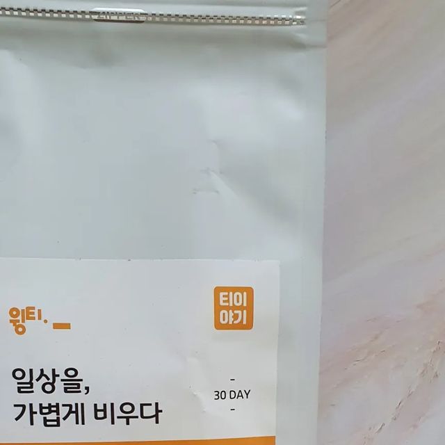 Sharon_yummy&nail💅 on Instagram: "#협찬 #티이야기 
차는 언제 먹어도 참 힐링이 되는 것 같아요😆
아침에 일어나서 한잔🍵 식후 한잔  운동후에
한잔🍵 간식 먹을 때 한잔 ! 언제 먹어도 편안
하고 고소하고 너무 맛나죠ㅎㅎ

티이야기 윙티 호박팥차는 티백 안에 호박과
팥이 가득가득 들어 있어 물에도 진~~하게
우러나고 시원한 물! 미온수! 뜨거운 물 상관
없이 진~~하게 잘 우러나서 가지고 다니면서
가볍게 한 잔씩 마시기 너무 좋답니다ㅎㅎ

맛도 고소하고~호박의 맛도 잘 어우러져서
부담없이 맛있게 즐길 수 있고요ㅎㅎ 
마시고 나서 물을 더 추가하면 또! 진하게
차가 우려져서ㅎㅎ 티백 하나로 오래오래
차를 즐길 수 있답니다ㅎㅎ

요즘 꾸준히 마시고 있는데 몸도 가볍고
넘 좋았어용ㅎㅎ 찐후기!! 전 하루 2잔씩
마시고 있답니당😆👍

🛒 구매처 : @t.iyaki

#광고#호박팥차#호박팥차티백#호박팥차추천#호박팥차후기#필라테스#요가#티타임#물마시기#호박차#팥차#물마시기습관 #먹스타그램#먹소통"