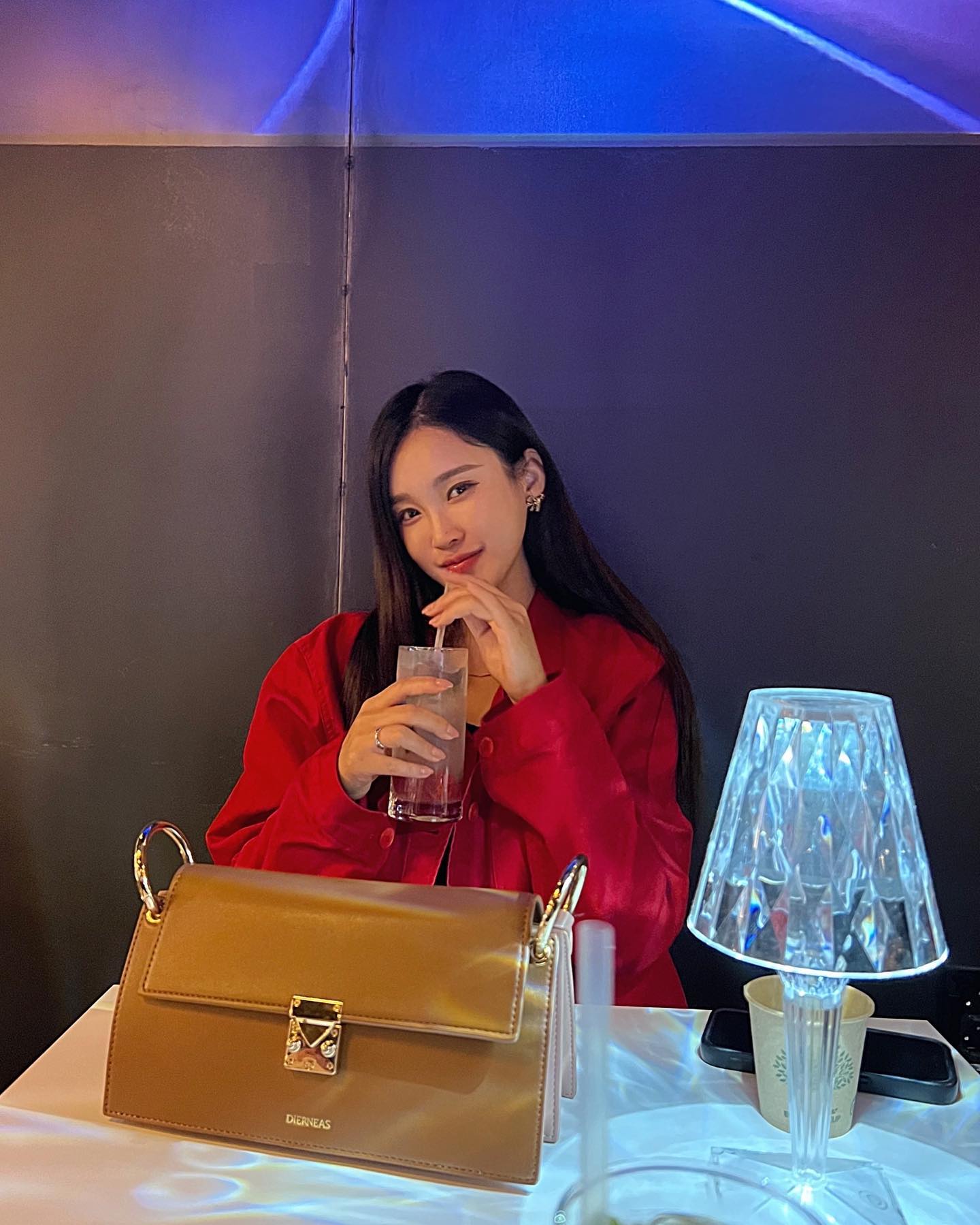 사진 찍을때 가만히 못 있는 편,
이런 나 어떤데
(순간포착 잘해주면 애정많이 드려요💝)
.
.
.
dierneas.official #디어니스
