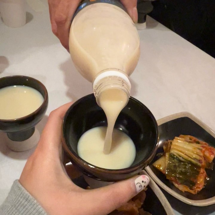 ⠀
오늘의 미식회장소는 남천동 황해도😜
도토리묵,광어양념조림,보쌈,백마백숙,만두전골
너무 맛있잖아! 이런맛집을 이제야 알다니!😝
⠀
#남천동맛집 #황해도 #남천동황해도 #남천동술집 #전통주 #일상 #직장인 #퇴근후 #미식회 #소통 #맞팔