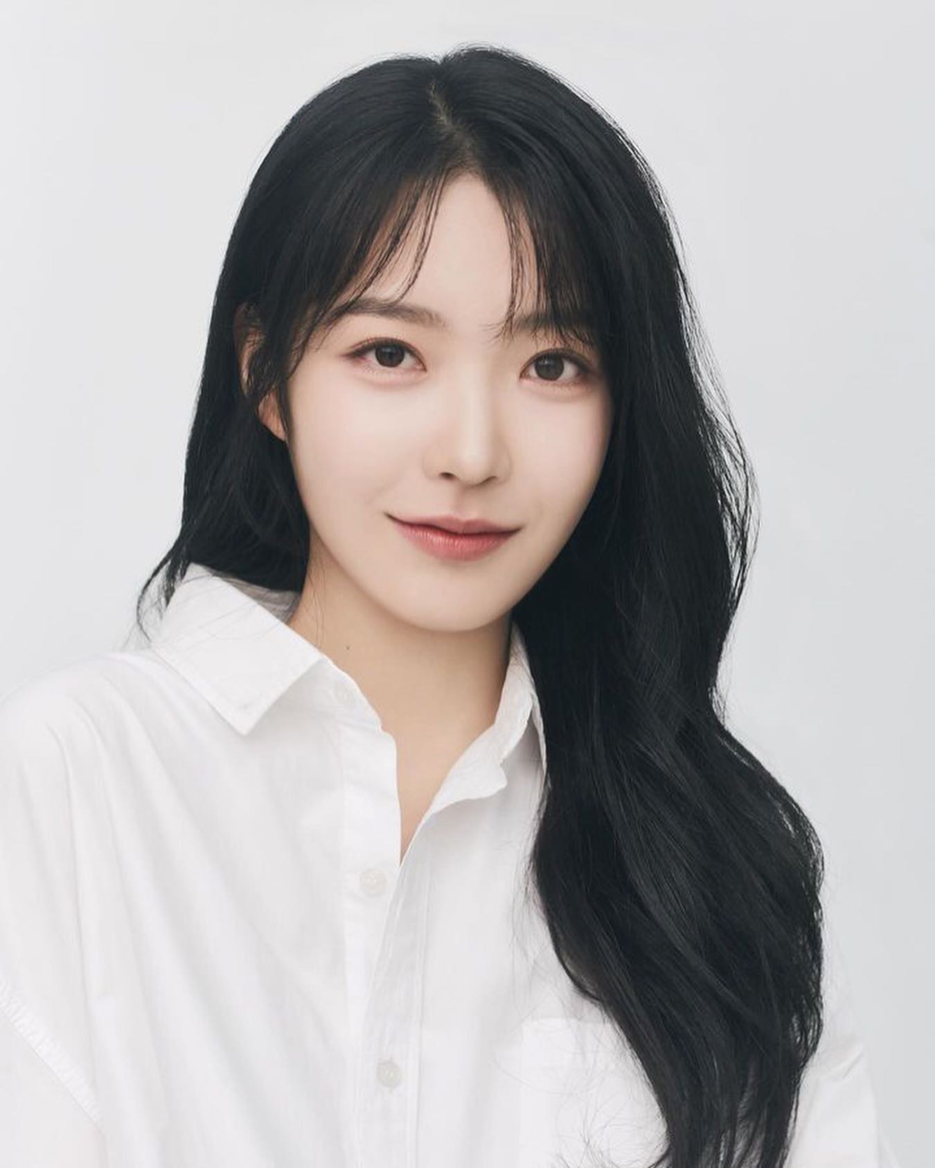 가은이 프로필🤍

Makeup d.young 
Hair _y_du