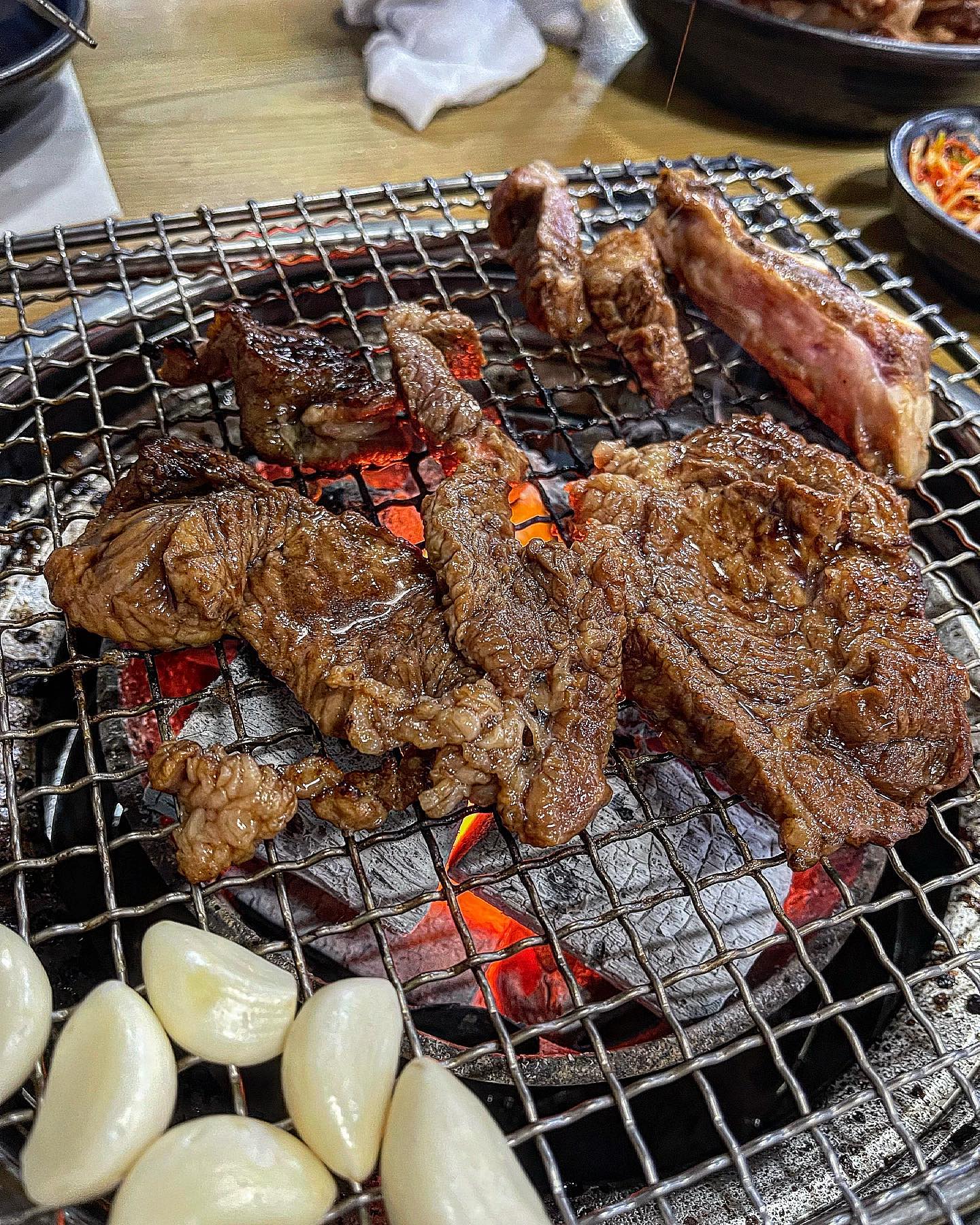 🐷명동돼지한마리🐷범어 본점✨
-
대구 돼지갈비 웨이팅맛집! 달짝지근한 양념에 푹 절여진 돼지갈비🤍
달콤짭짤한 양념과 부드러운 육질이 잘 어우러져요💛
질기지 않아 남녀노소 맛있게 먹을 수 있어 ✨외식장소로 인기최고✨
주말엔 웨이팅 필수이지만 매장이 매우 넓어 손님이 금방빠져요☺️
-
-
#대구맛집 #대구 #범어동맛집 #대구돼지갈비 #명동돼지한마리 #수성구맛집 #카스타그램 #멍스타그램 #돼지스타그램 #돼지 #돼지갈비 #대구핫플 #소통 #먹스타그램 #먹팔 #먹스타 #먹방 #음식 #좋아요 #좋반 #좋아요반사 #lfl #like #likesforlike #followers #food #kpop #korea #밥 #먹팔해요
