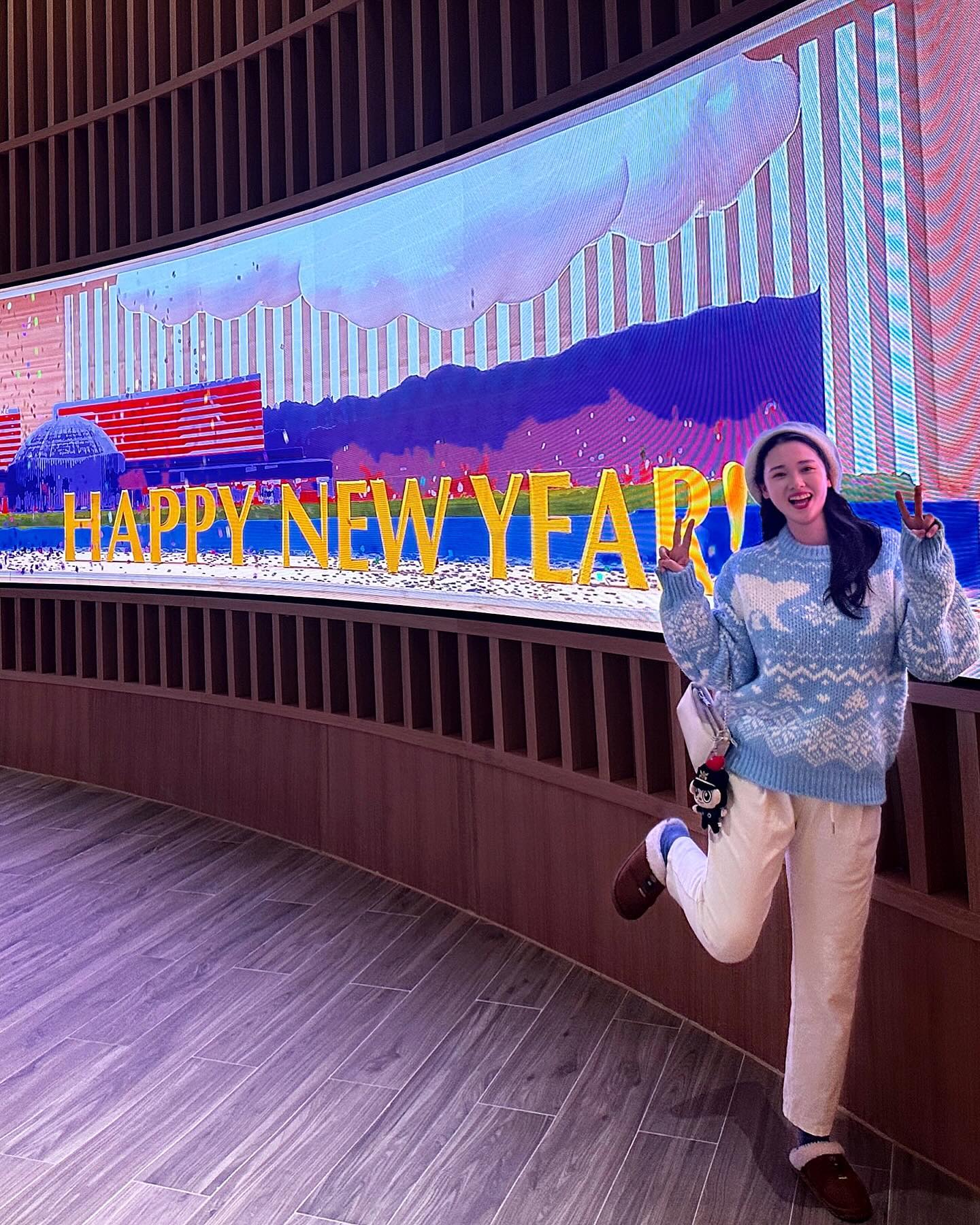 #20231231 #20240101 #일몰🌅 

벌서 벌써 1월 중순이라니이이이🤧
31살인듯 30살인듯 29살인듯,, 
모르겠고 나이 먹으니 감기 달고 사는 중,,
시간은 빠르고 해 놓은건 없고 꾸릿한 이 기분

#영종도 #인스파이어 #인스파이어리조트