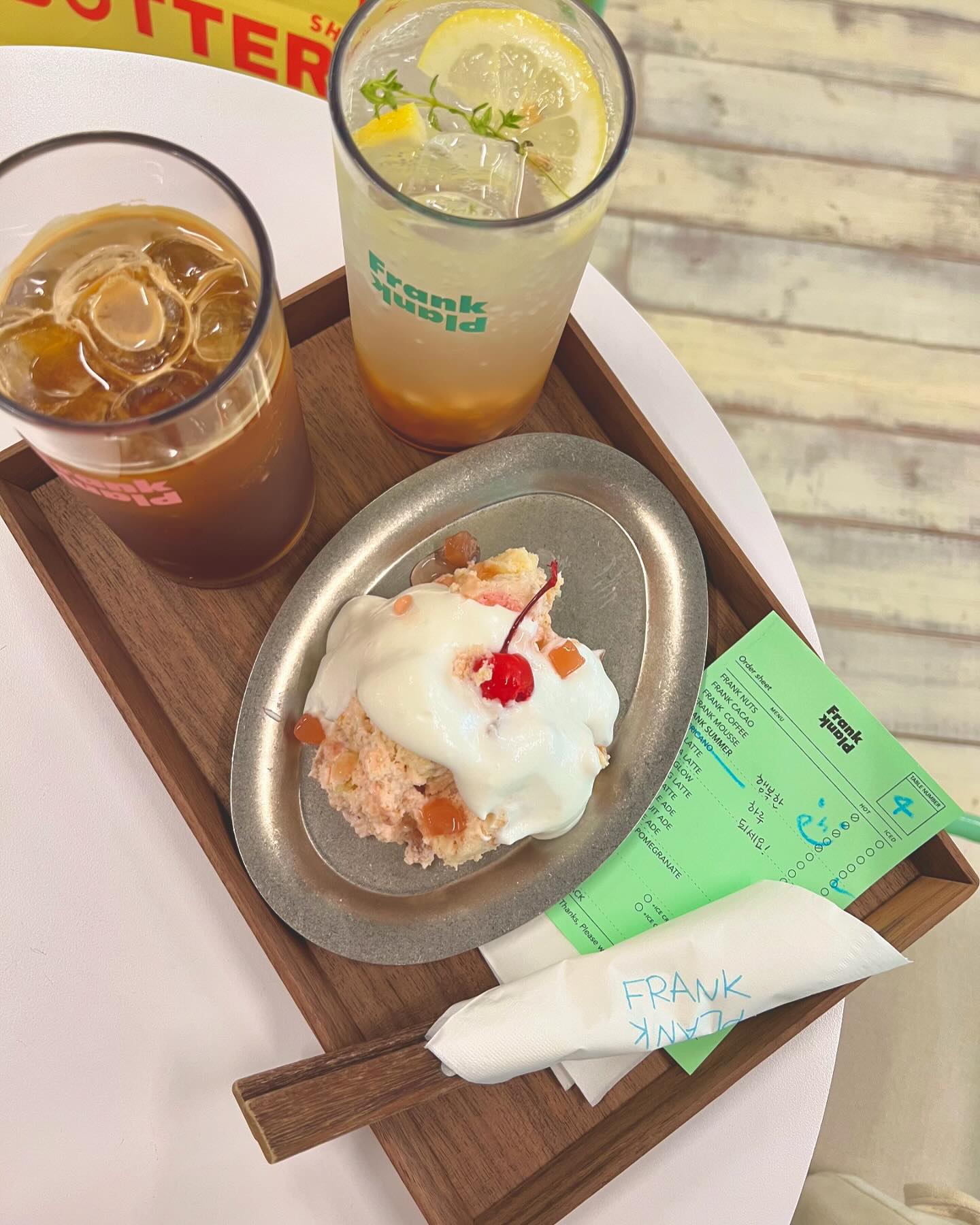 #신상카페 #동성로카페
#프랭크프랭크 #프랭크프랭크동성로점
.
동대구역에 있는 프랭크프랭크가 시내에도 생겼..!
케이크 넘모 맛있고 이뻐서 좋았다 😋
다음엔 두바이 먹으러 간다잉
.
.
#카페투어 #카페스타그램 #디저트카페 #디저트맛집 #케이크
#일상그램 #일상기록 #쉬는날 #냠냠 #cafestagram