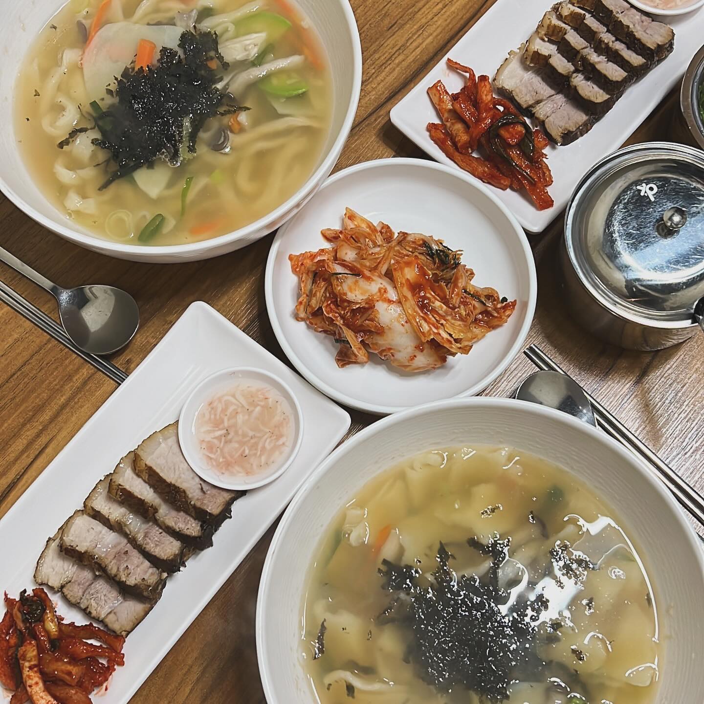 .
2023.12.02.(토)

#오늘의맛집 #칼국수
#하남맛집 #경기도맛집

주소: 경기 하남시 하남대로776번길 57
☎️ 전화번호 070-4007-4915

#칼국수 #수제비 #보쌈

가성비 끝판왕 #하늘을나는칼국수 
사장님 매우 친절, 엄청 맛있음
#준스키친 

네이버평점 4.4 (5)