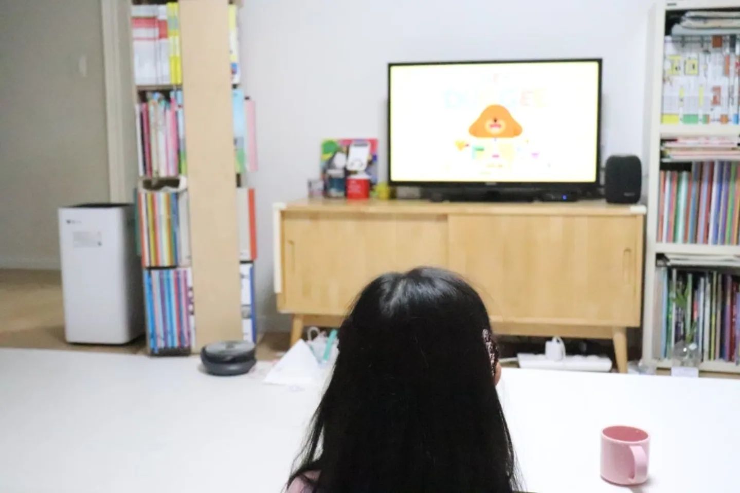 #광고
저희집이 오래도록 KT 지니TV 키즈랜드 이용하는 이유!
교육적으로 유익한 콘텐츠들이 다양하기 때문인데요
특히 키즈랜드에서 독점적으로 제공되는
BBC Kids는 다큐, 애니, 모험, 학습 등 다채로운 콘텐츠로 재미있게 유아영어 익히기 좋답니다
근데 최근 키즈랜드 영어놀이터 소피텔 키즈라운지를 오픈했다는 소식 들으셨어요?
Hey Duggee! Let's play
10월 12일 ~ 11월 30일 (매주 토요일)
총 8주, 1일 2회 수업
헤이 더기를 기반으로 한
아트 앤 크래프트 수업과 놀이 활동을 통해
아이들이 영어를 놀이처럼 즐기며 배울 수 있다는 것!
리틀잉글리쉬가든의 원어민 전문 강사님이 직접 방문해서 진행해주신대요!
우리 아이가 영어를 친근하게 배울 수 있는 기회,
아이와 함께 소중한 추억도 만들고,
즐거운 영어 학습을 경험해보시길 바래요
참고로 오직 키즈랜드에서만 시청 가능한 헤이 더기는
키즈랜드>브랜드관>BBC Kids로 접속하면 볼 수 있으니 참고하세요!
#키즈랜드 #영어놀이터 #소피텔 #유아영어 #헤이더기 #원어민클래스 #지니TV키즈랜드 #유아놀이 #영어 #놀이터 #키즈라운지 #원어민선생님 #서울 #호텔 #키즈 #라운지