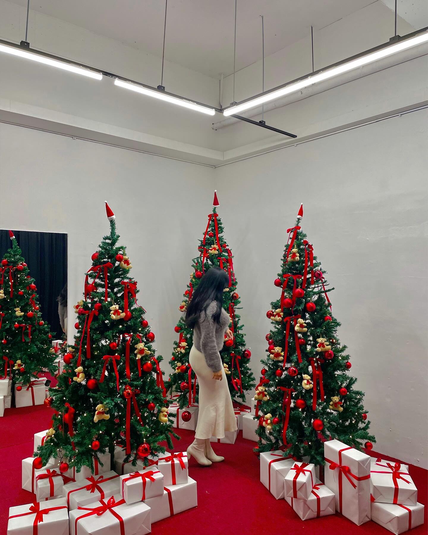 귀여운 곰돌이가 달려 있는 트리를 만날 수 있는 곳 🧸🎄

매번 포토존이 바뀌는 곳인데 이번에는 크리스마스 컨셉으로 아주 귀여운 곰돌이 트리 3개를 만날 수 있답니다 ✨ 연말 분위기를 느끼기에 좋으면서 조용하고 여유로운 분위기의 카페에요 크로플도 바삭바삭 하면서 아이스크림 역시 큼지막하게 올라간답니다🧇

☕️하논
📍광주 광산구 임방울대로 785
⏰매일 AM 12:00 ~ PM 23:00
◻️커피가 굉장히 맛있는 곳

#광주카페 #광주크리스마스 #광주크리스마스트리 #첨단카페 #첨단카페추천 #하논