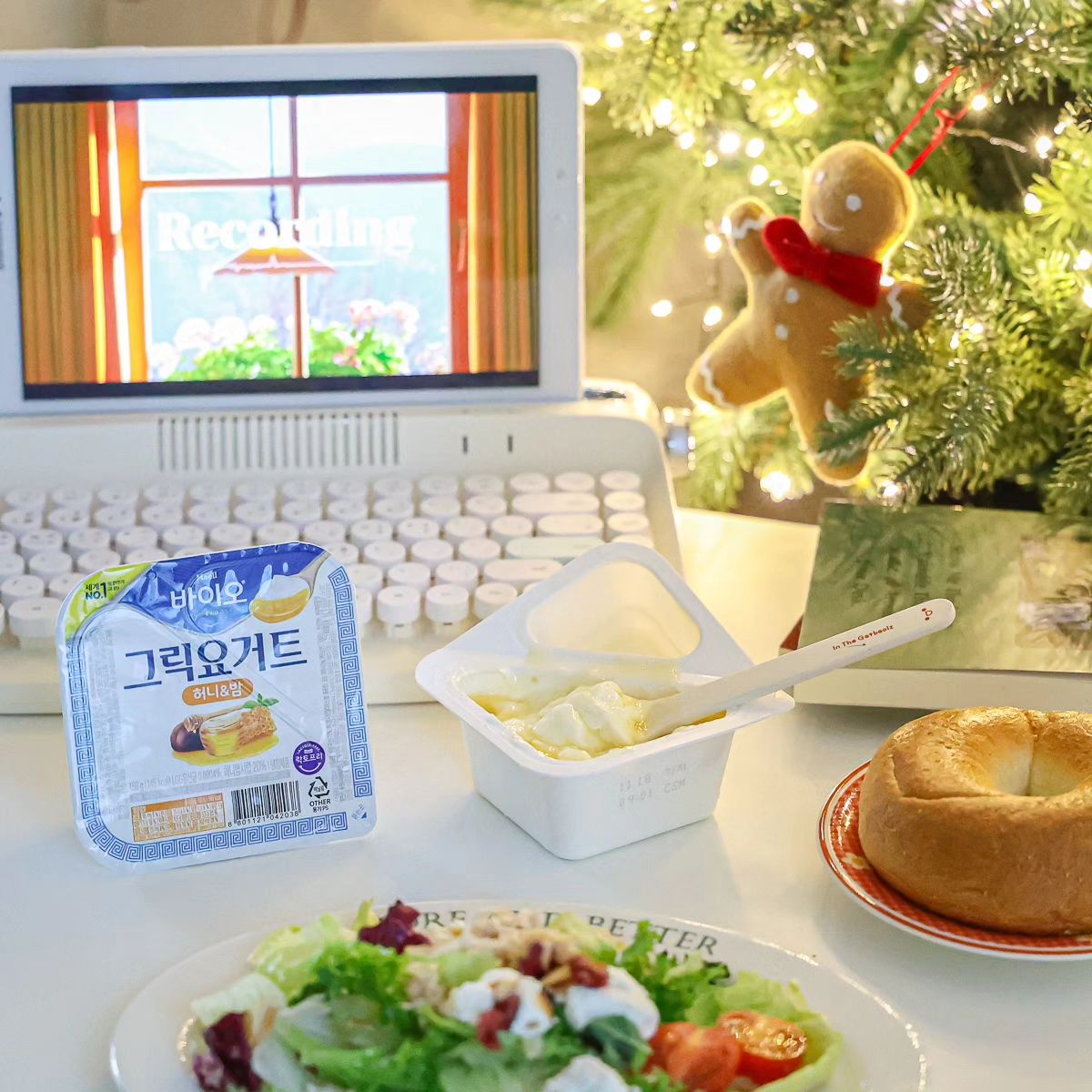 #협찬 freshmaeil

그릭요거트 넘 좋아해서 자주 먹는데
매일 바이오 그릭요거트 허니&밤 매력에 쏘옥~
빠졌어요!!ㅎㅎㅎㅎㅎ

별도로 토핑을 준비할 필요없이
요것만 먹음 완전 꿀맛!🎶🎵
향긋한 아카시아 꿀과 밤토핑으로
식감과 맛까지 살린 무가당 그릭요거트예요!!!

설탕 0%, 락토프리, 고단백으로
진짜 달지 않은 그릭요거트 베이스❤️
요거트 베이스 원유함량 90%, 설탕 0%로
그릭요거트 본연의 맛과 건강을 듬뿍 담았어요!
제품 1개 당 8g 단백질을 함유한 고단백
그릭요거트로 한끼 식사 대용으로도 굿!!!~

우리 인친님들도
매일바이오 그릭 요거트 허니&밤 즐겨보세요💗💗

#그릭요거트 #무가당요거트 #락토프리
#고단백요거트 #토핑요거트 #가성비요거트
#그릭요거트추천 #매일유업 #매일바이오
#요거트 #요거트레시피 #식단조절